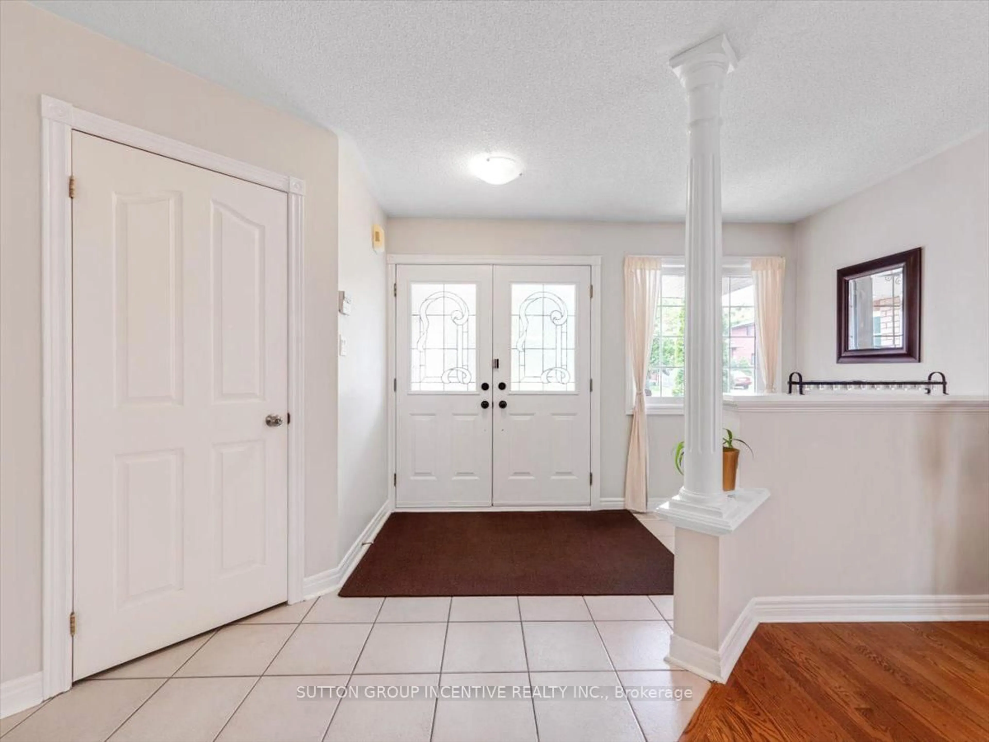 Indoor entryway for 34 Prince Dr, Bradford West Gwillimbury Ontario L3Z 3B7