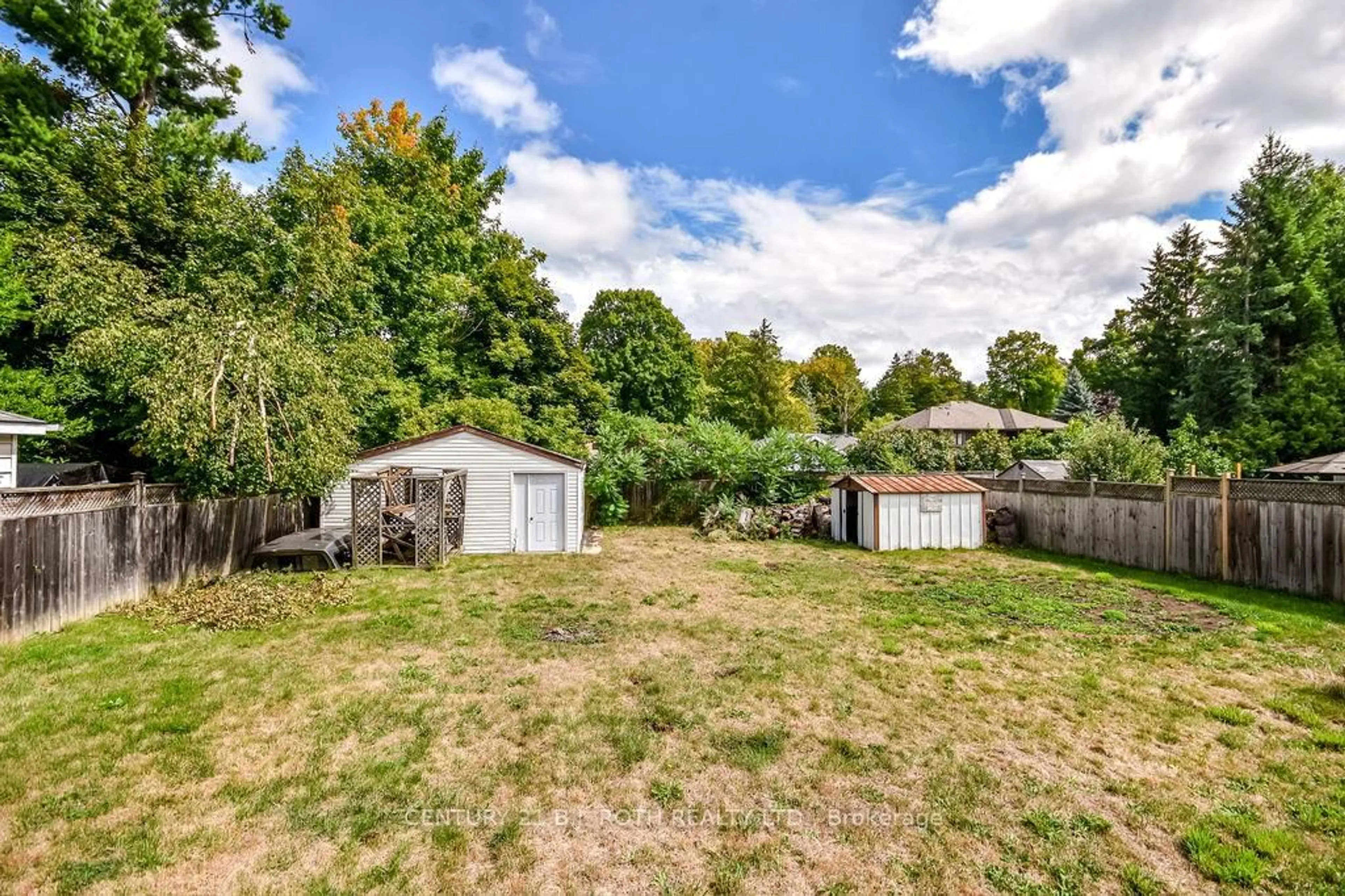 Shed for 2043 St Johns Rd, Innisfil Ontario L9S 1Y7