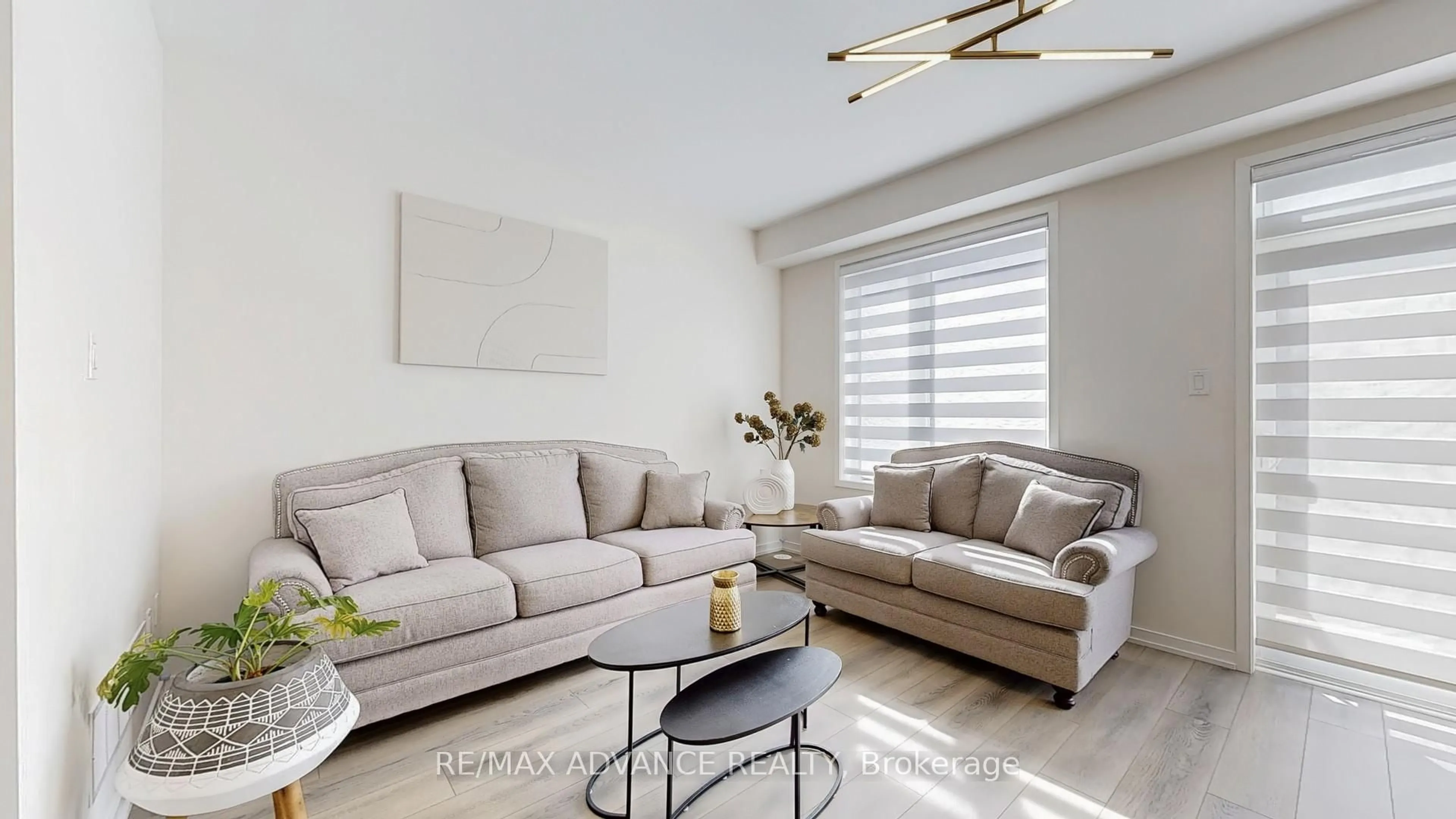 Living room with furniture, unknown for 33 Origin Way, Vaughan Ontario L6A 4C2