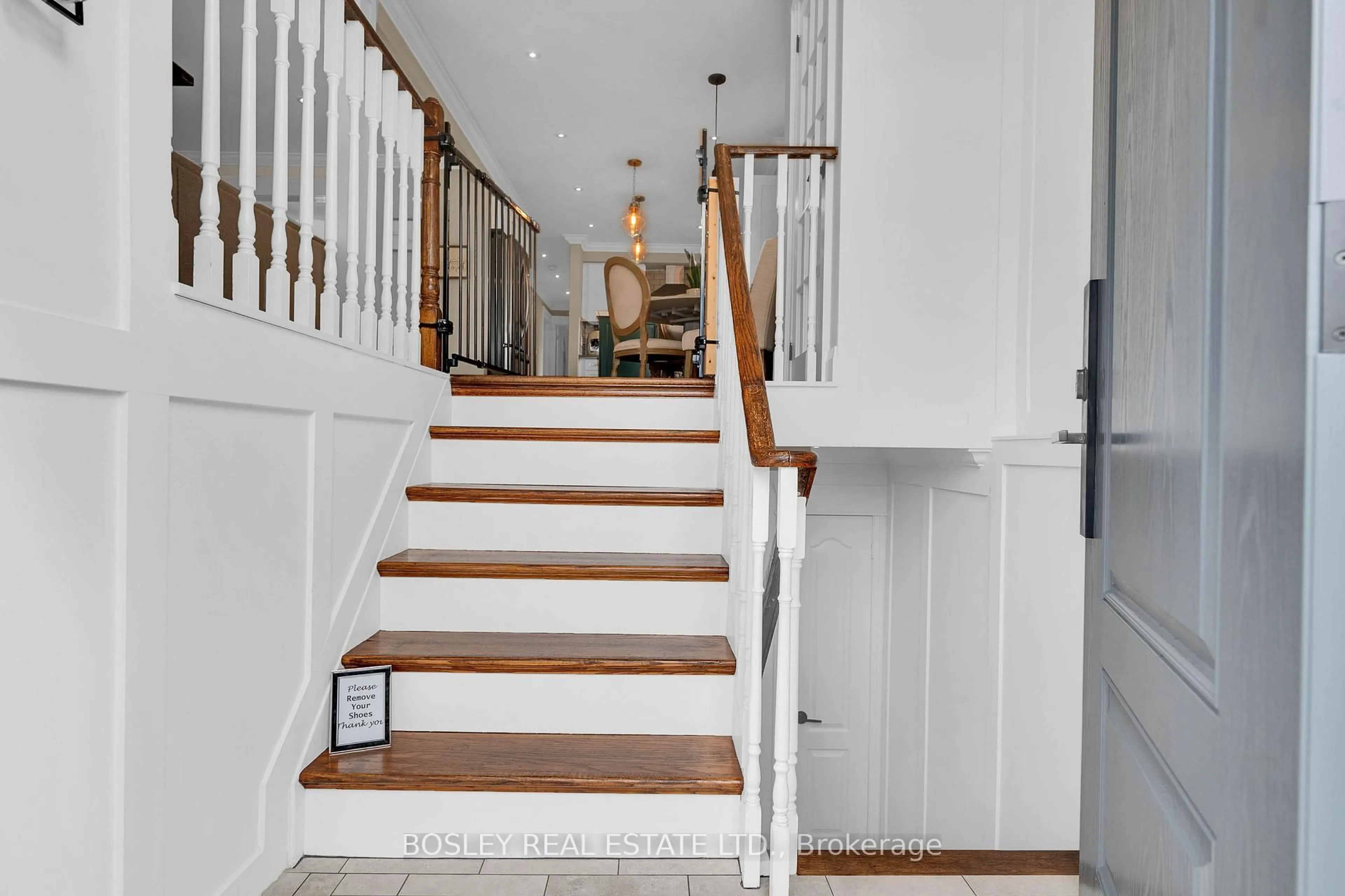 Stairs for 409 Colborne St, Bradford West Gwillimbury Ontario L3Z 2E5