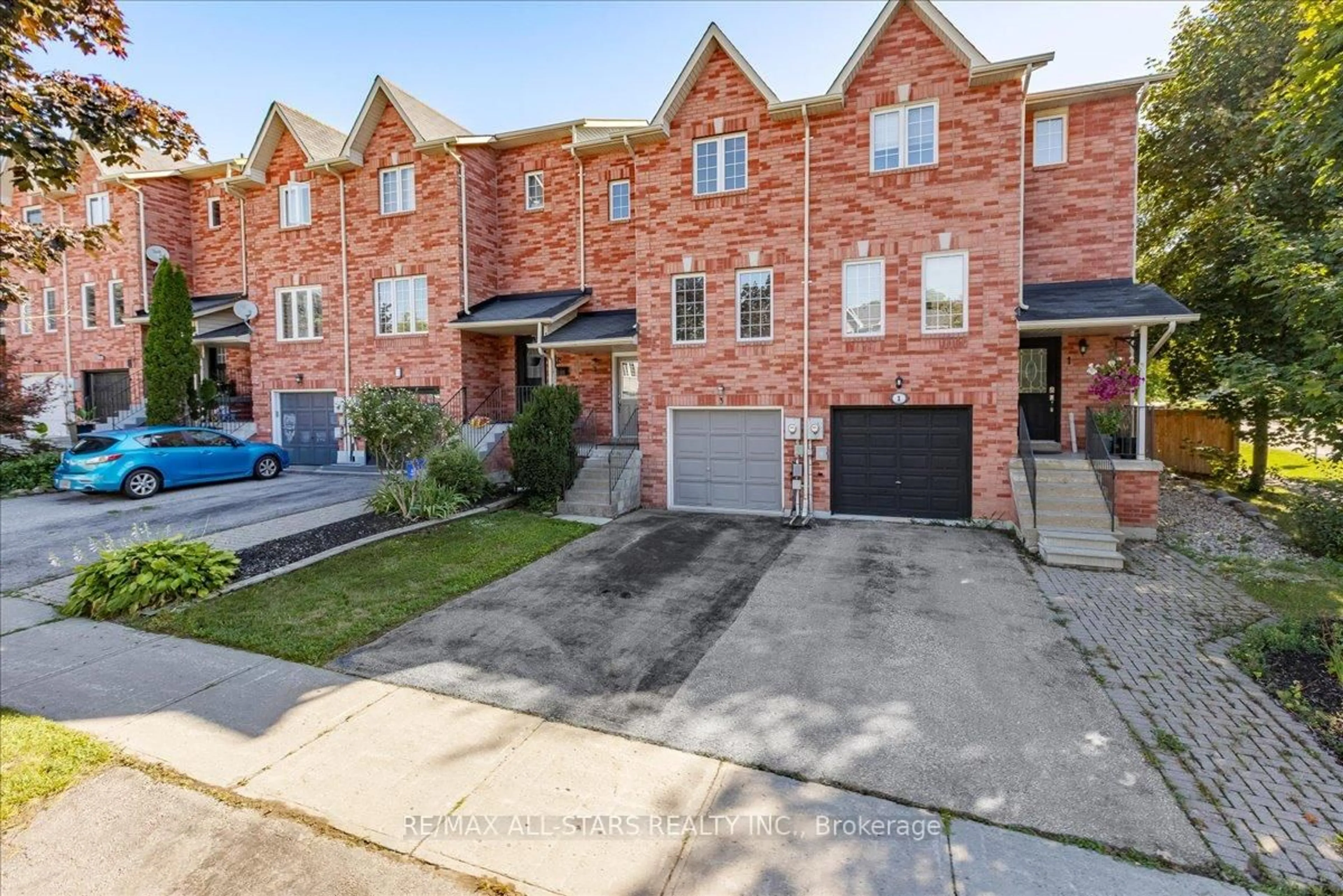 Home with brick exterior material, street for 3 Hattie Crt, Georgina Ontario L4P 3Z7