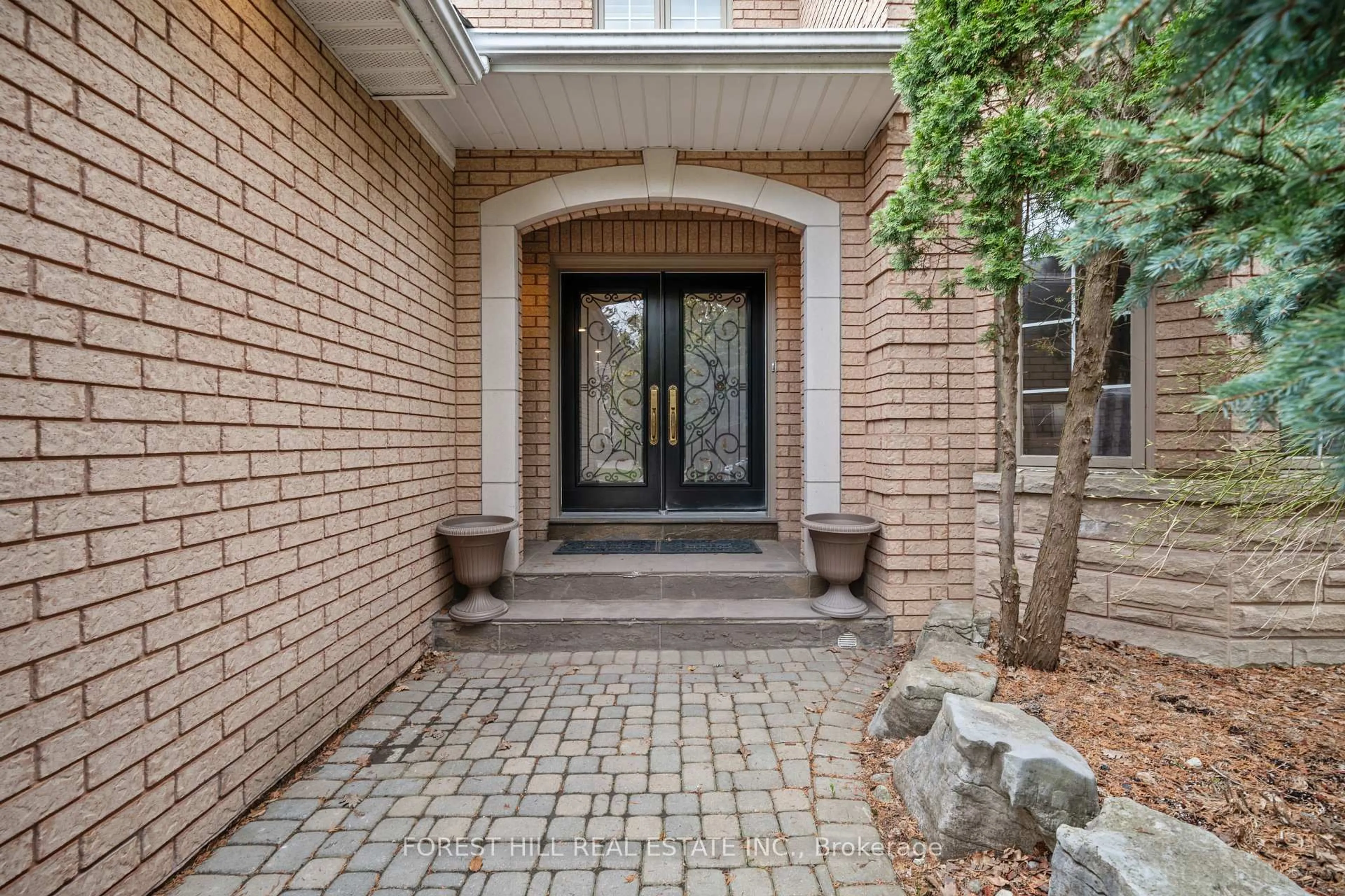Home with brick exterior material, street for 55 Direzze Crt, Richmond Hill Ontario L4C 0C6