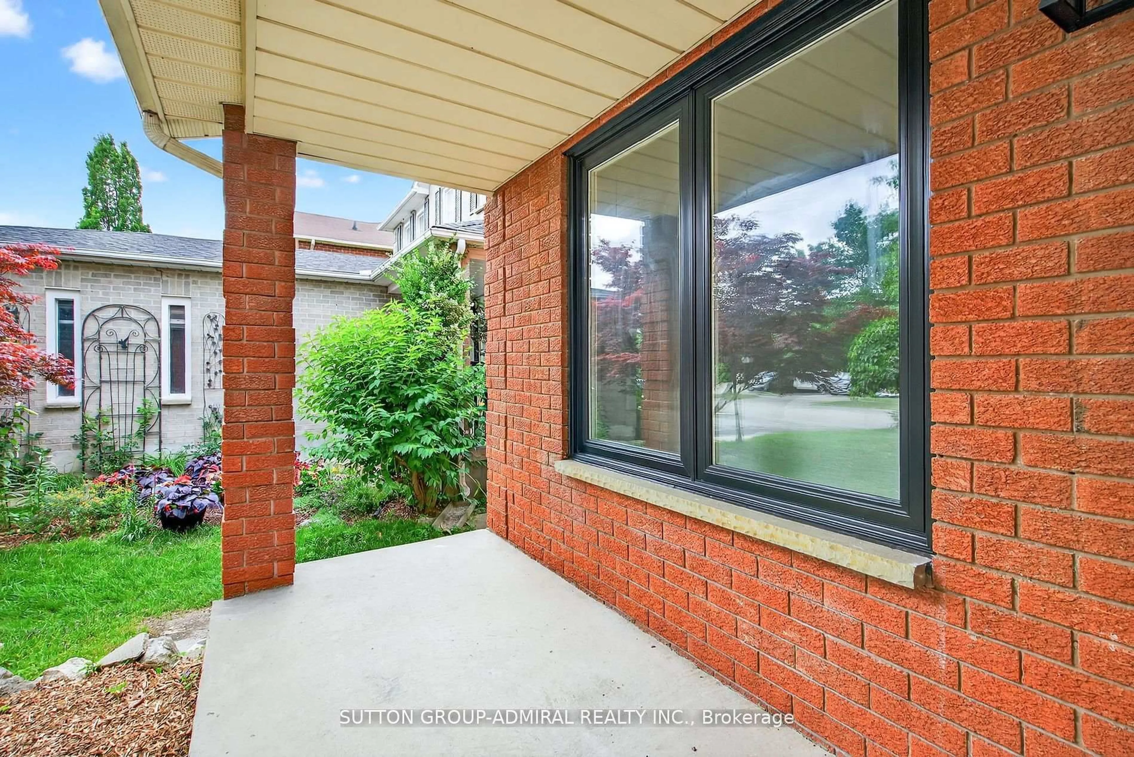 Patio, street for 43 Keremeos Cres, Richmond Hill Ontario L4C 9R9