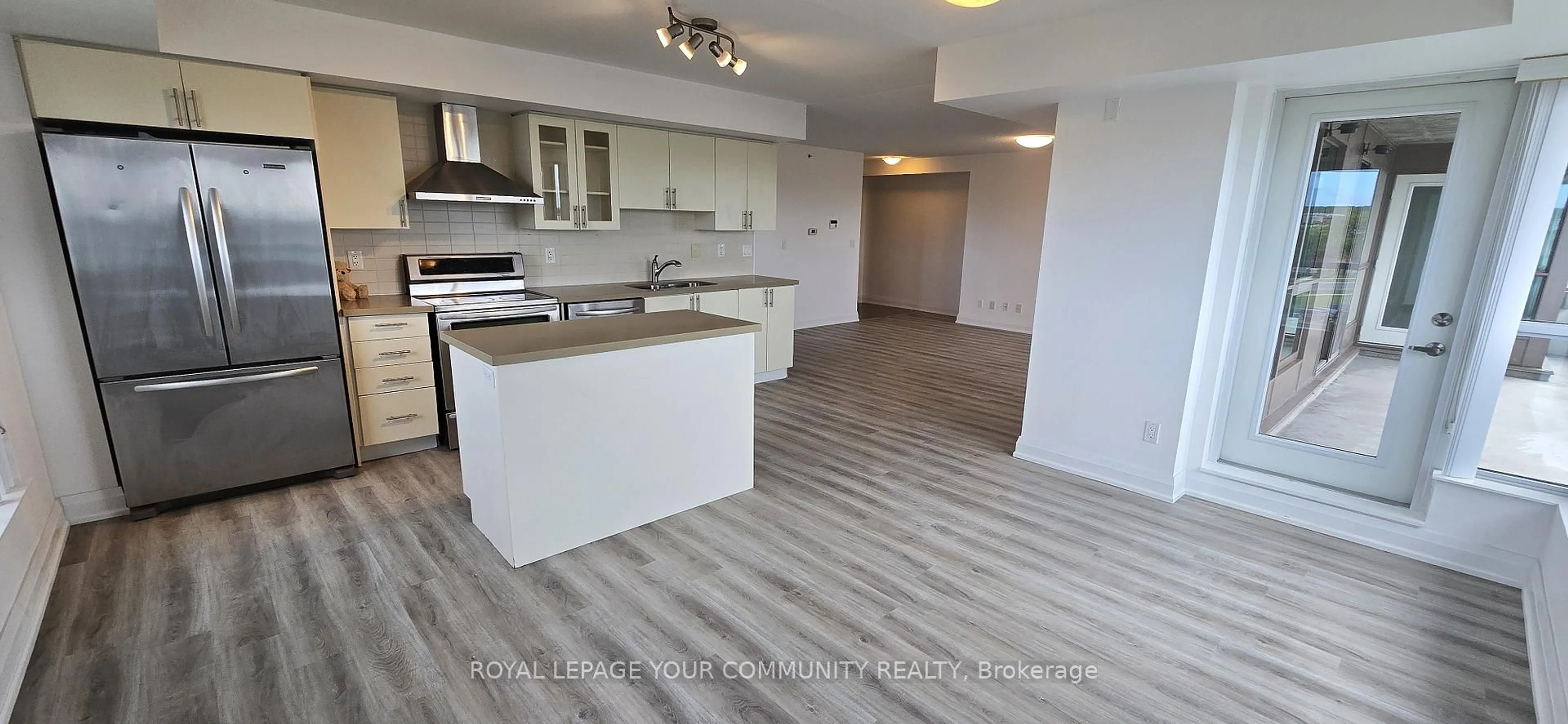 Open concept kitchen, wood/laminate floor for 75 Norman Bethune Ave #317, Richmond Hill Ontario L4B 0B6