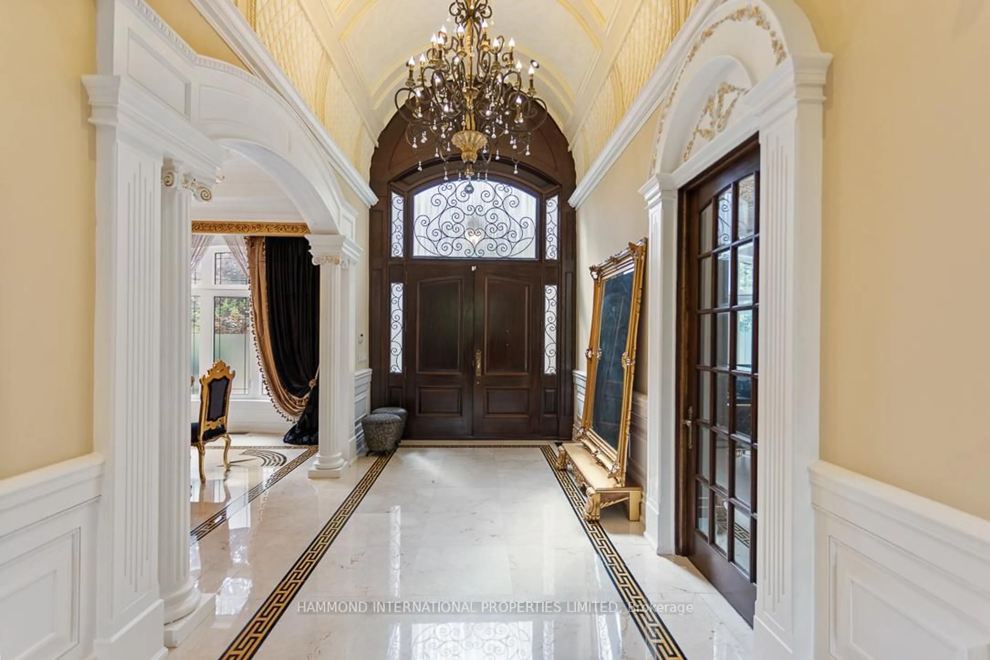 Indoor foyer for 30 Thornlea Rd, Markham Ontario L3T 1X3