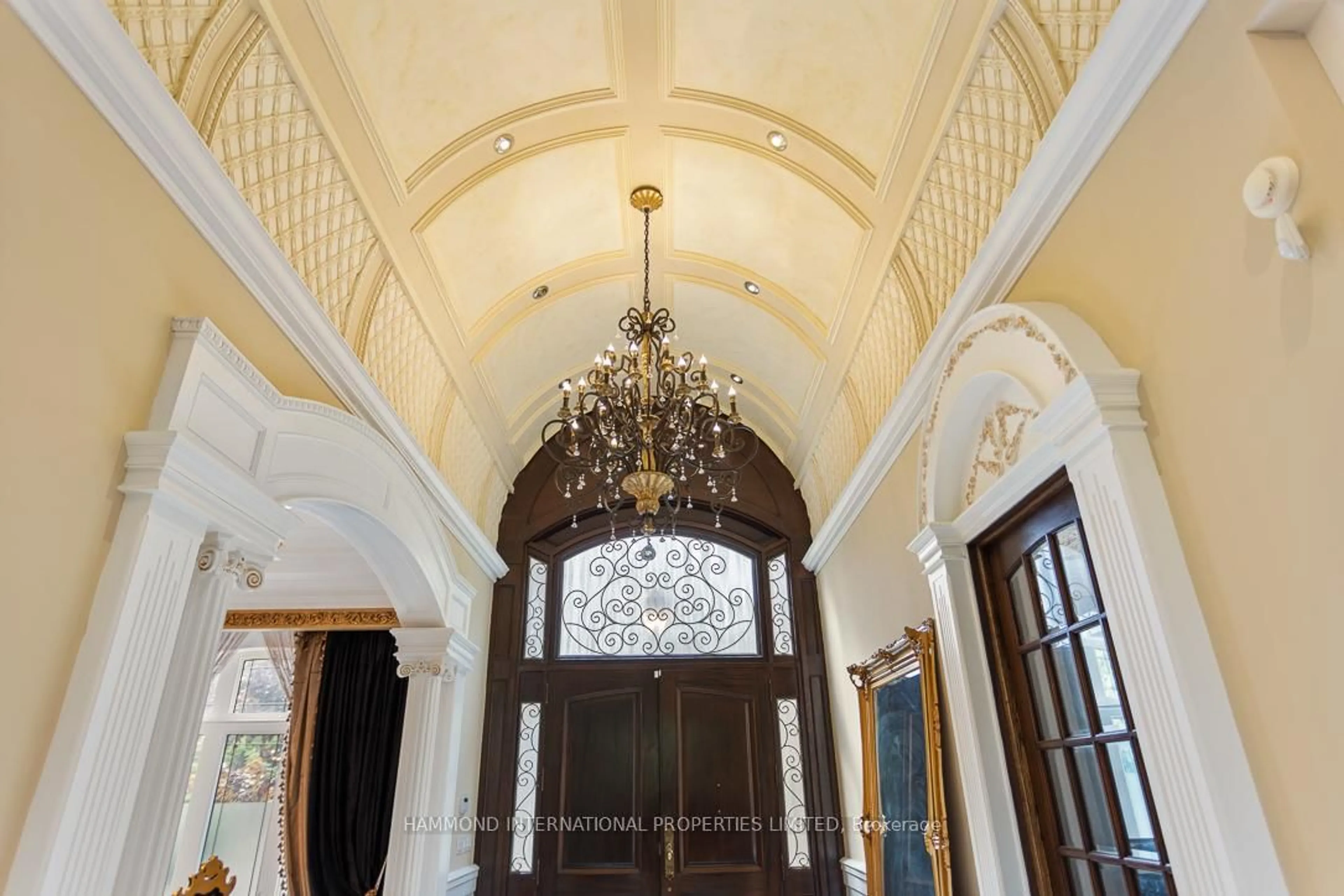 Indoor foyer for 30 Thornlea Rd, Markham Ontario L3T 1X3