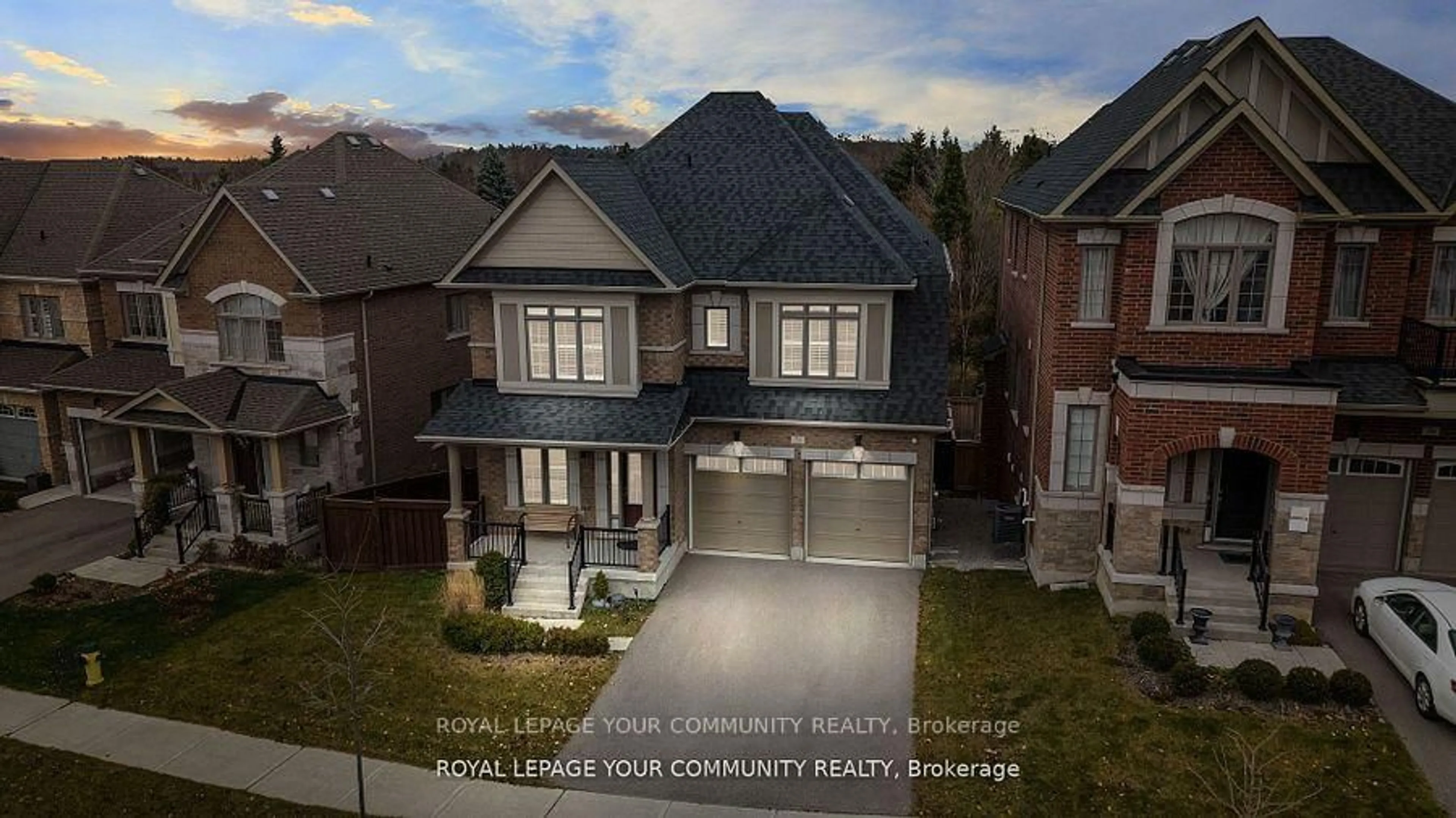 Home with brick exterior material, street for 54 Prairie Grass Cres, East Gwillimbury Ontario L9N 1K3