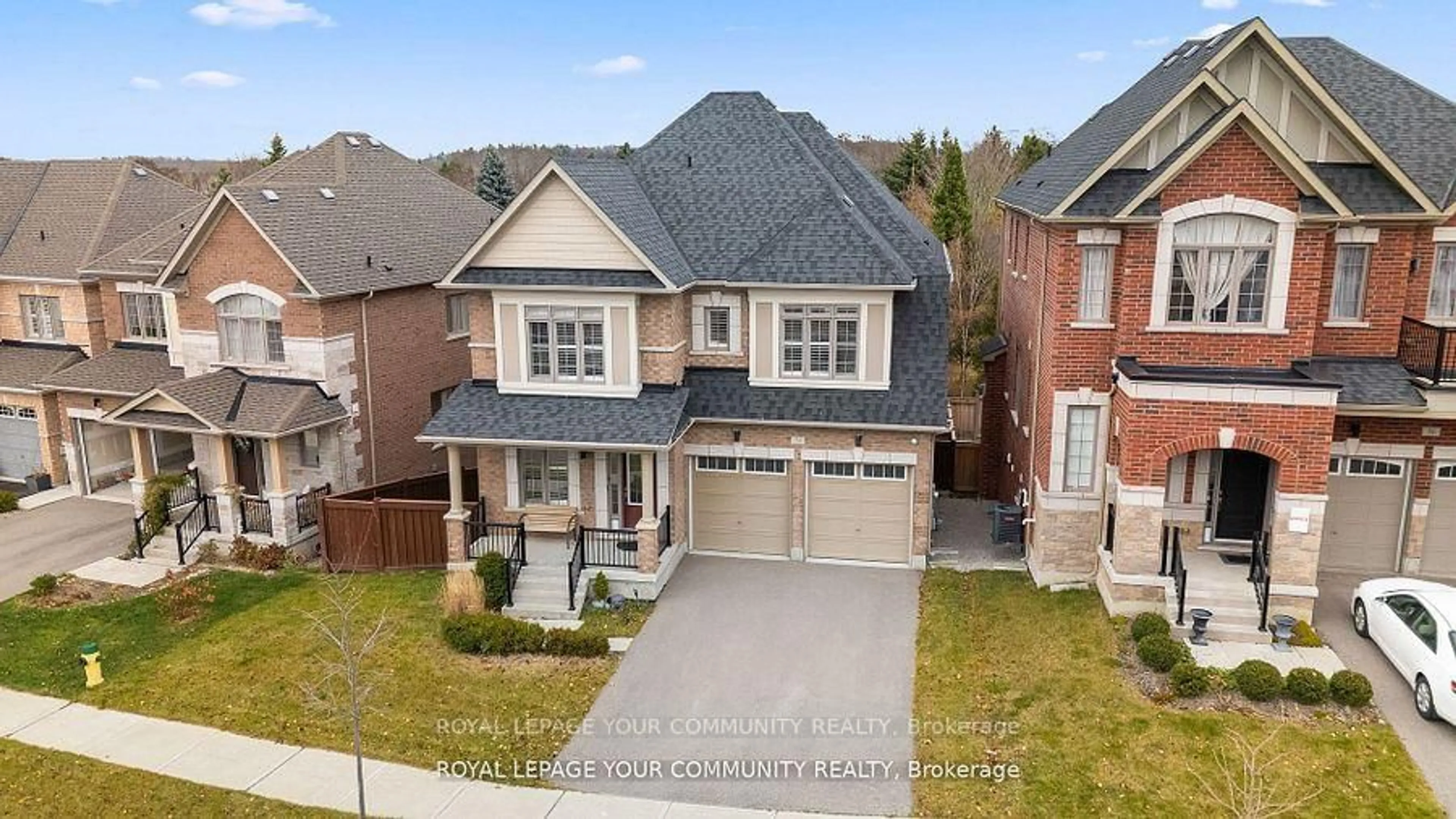 Home with brick exterior material, street for 54 Prairie Grass Cres, East Gwillimbury Ontario L9N 1K3
