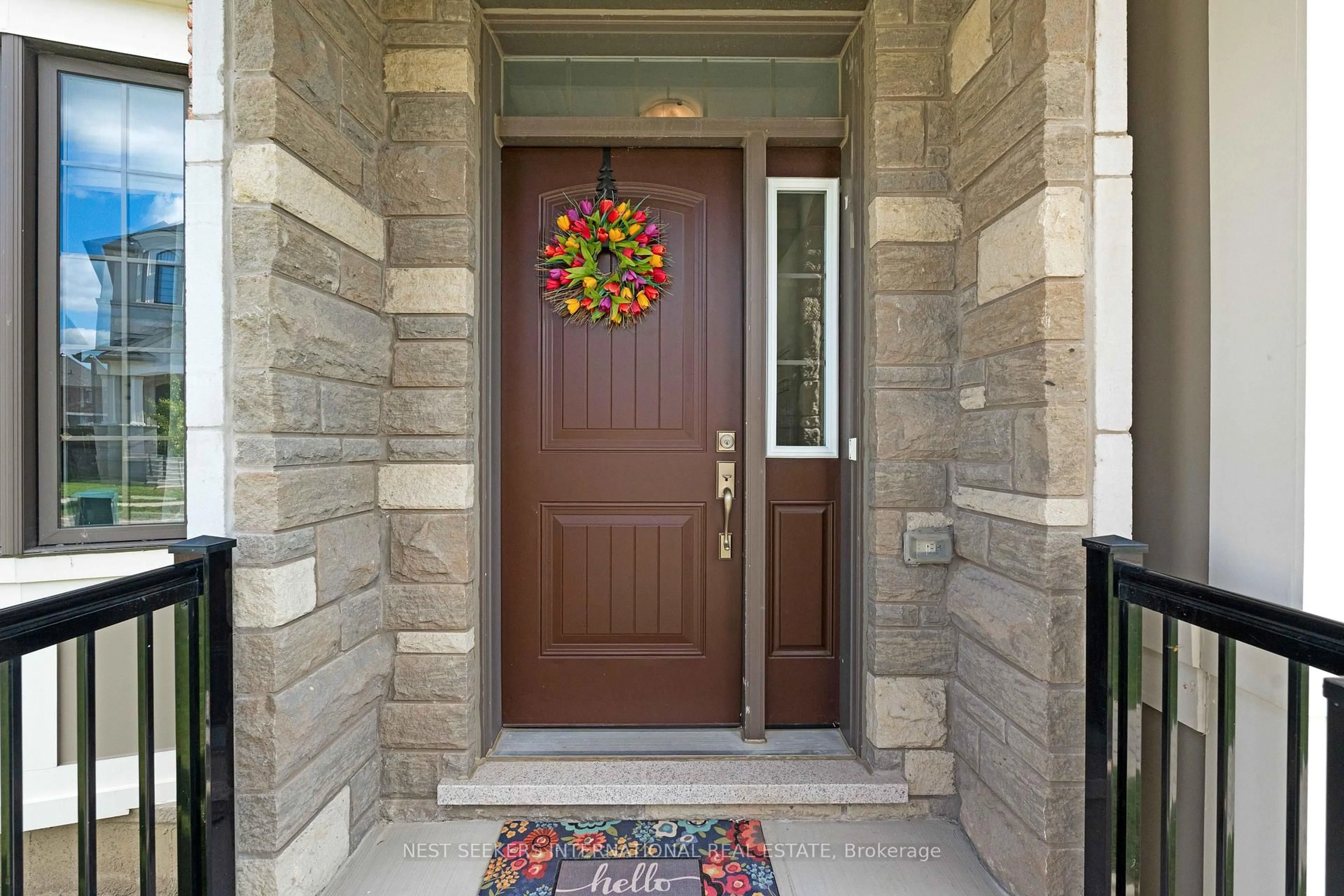 Indoor entryway for 125 Lacrosse Tr, Vaughan Ontario L4H 4V8