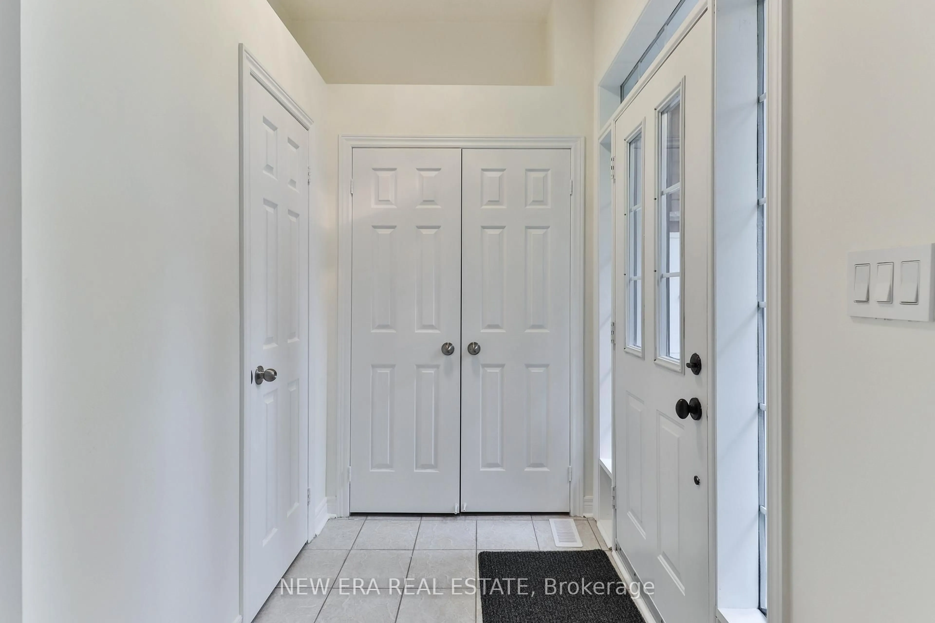 Indoor entryway for 3 Sharon Lee Dr, Markham Ontario L6C 2J6