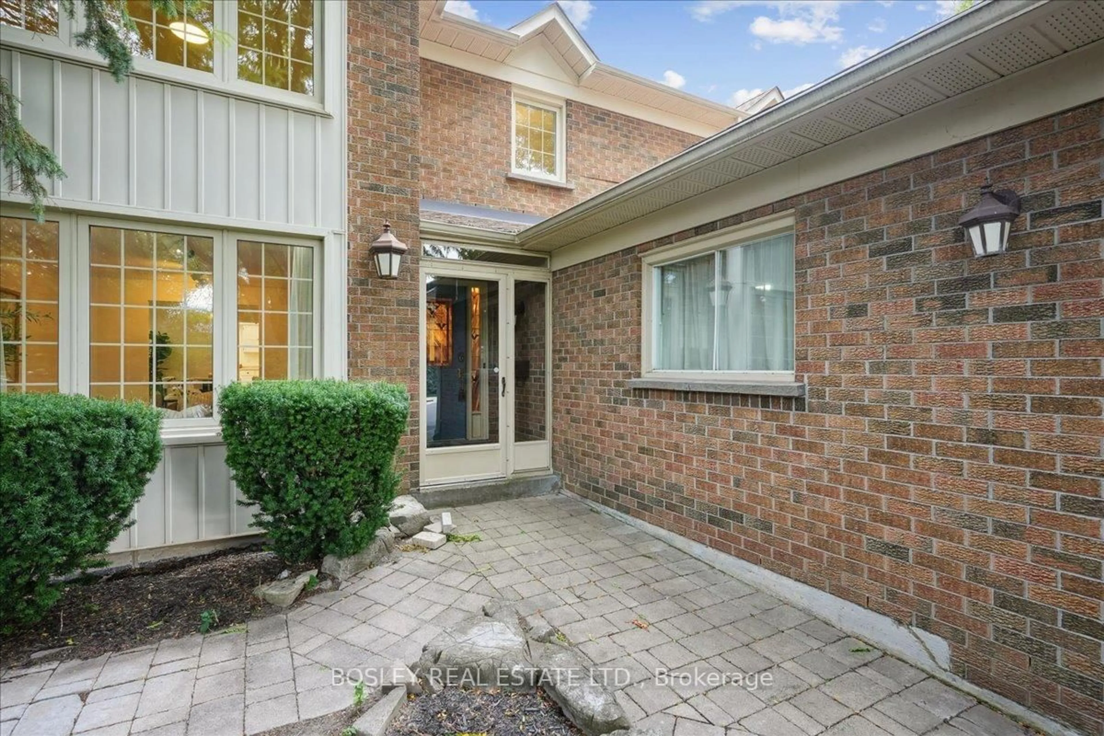 Home with brick exterior material, street for 50 Simmons Cres, Aurora Ontario L4G 6B6