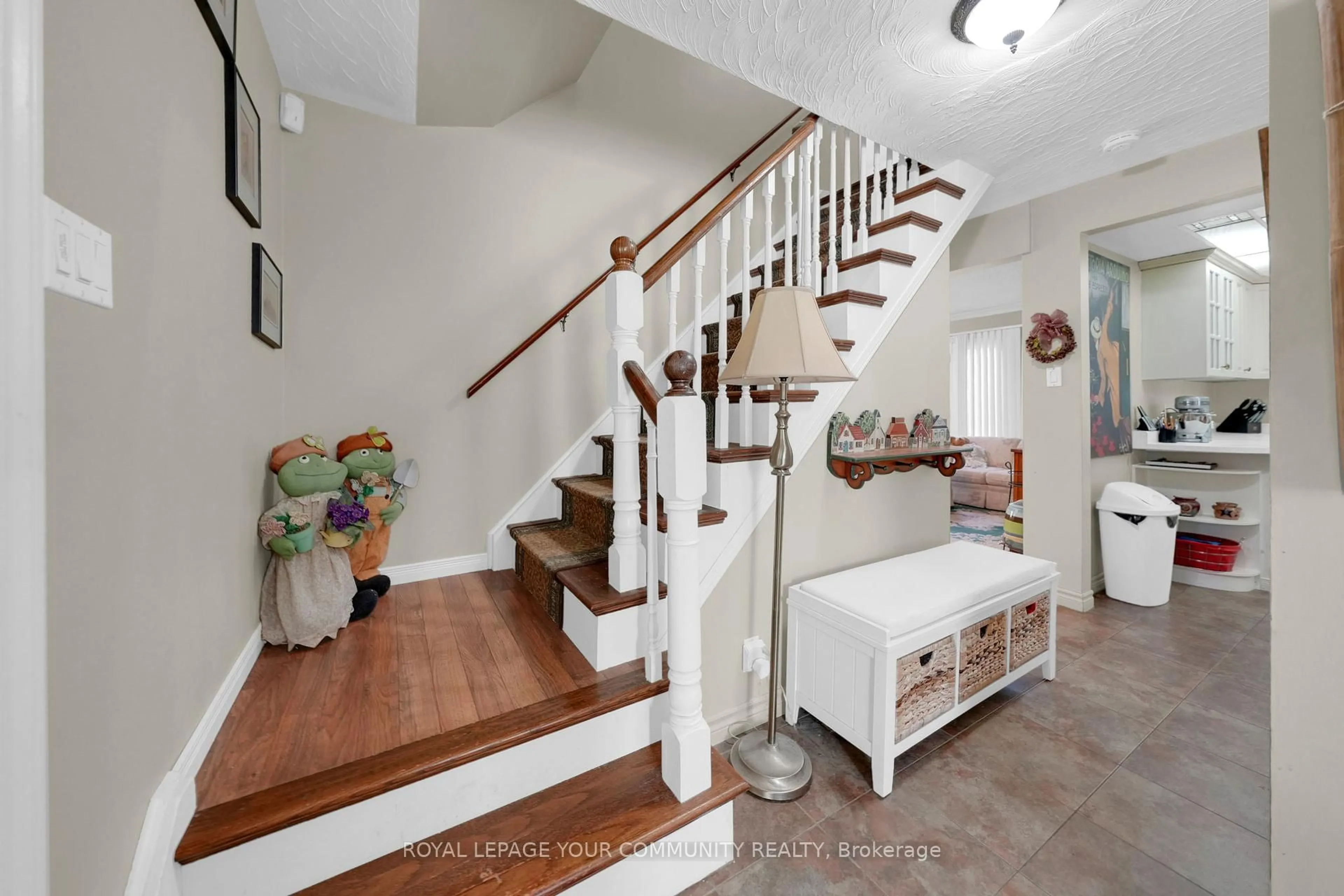 Unknown for 44 Beaverdale Cres, Georgina Ontario L0E 1N0