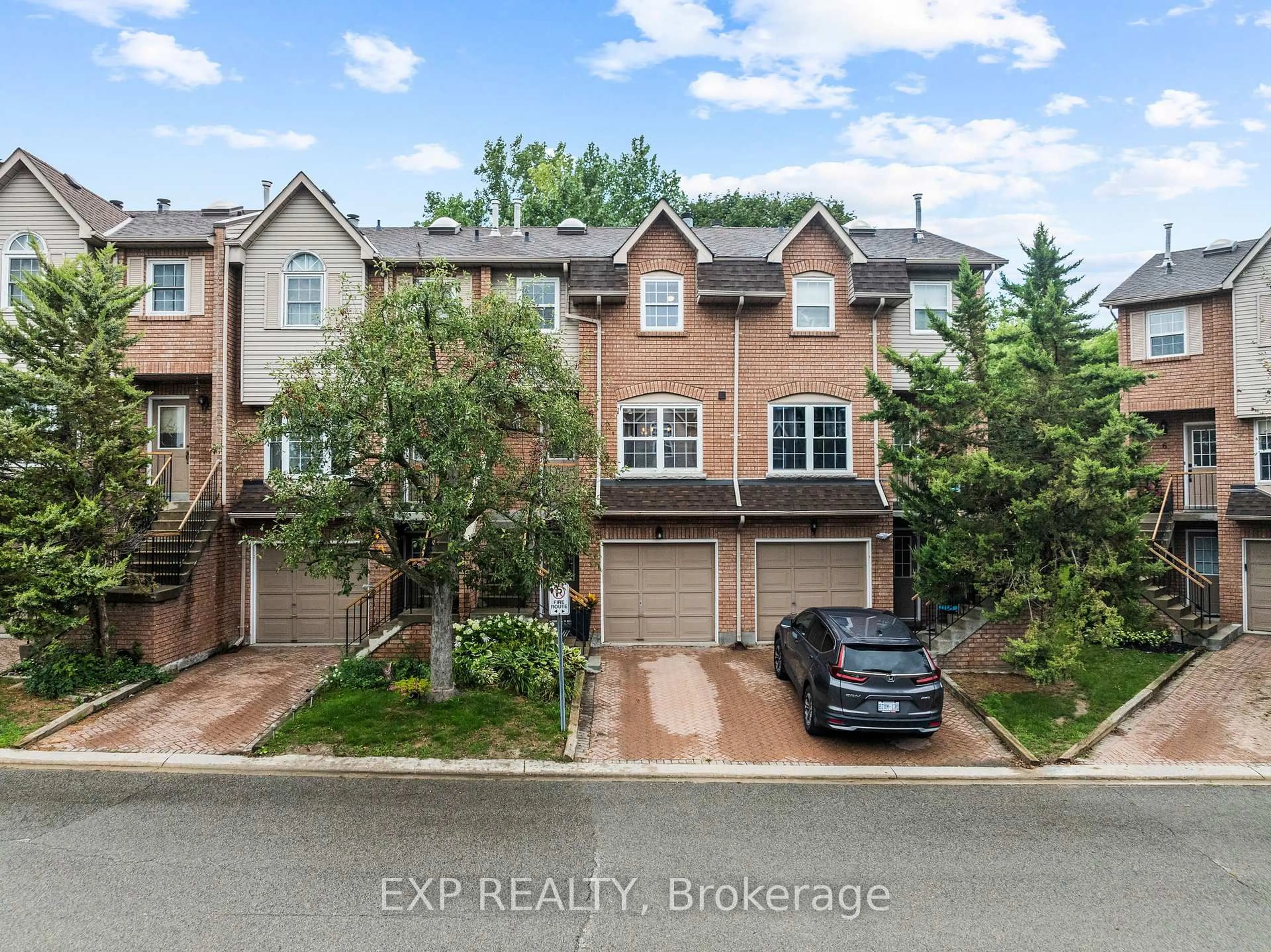 A pic from outside/outdoor area/front of a property/back of a property/a pic from drone, street for 119 Spring Rd, Georgina Ontario L4P 2K4