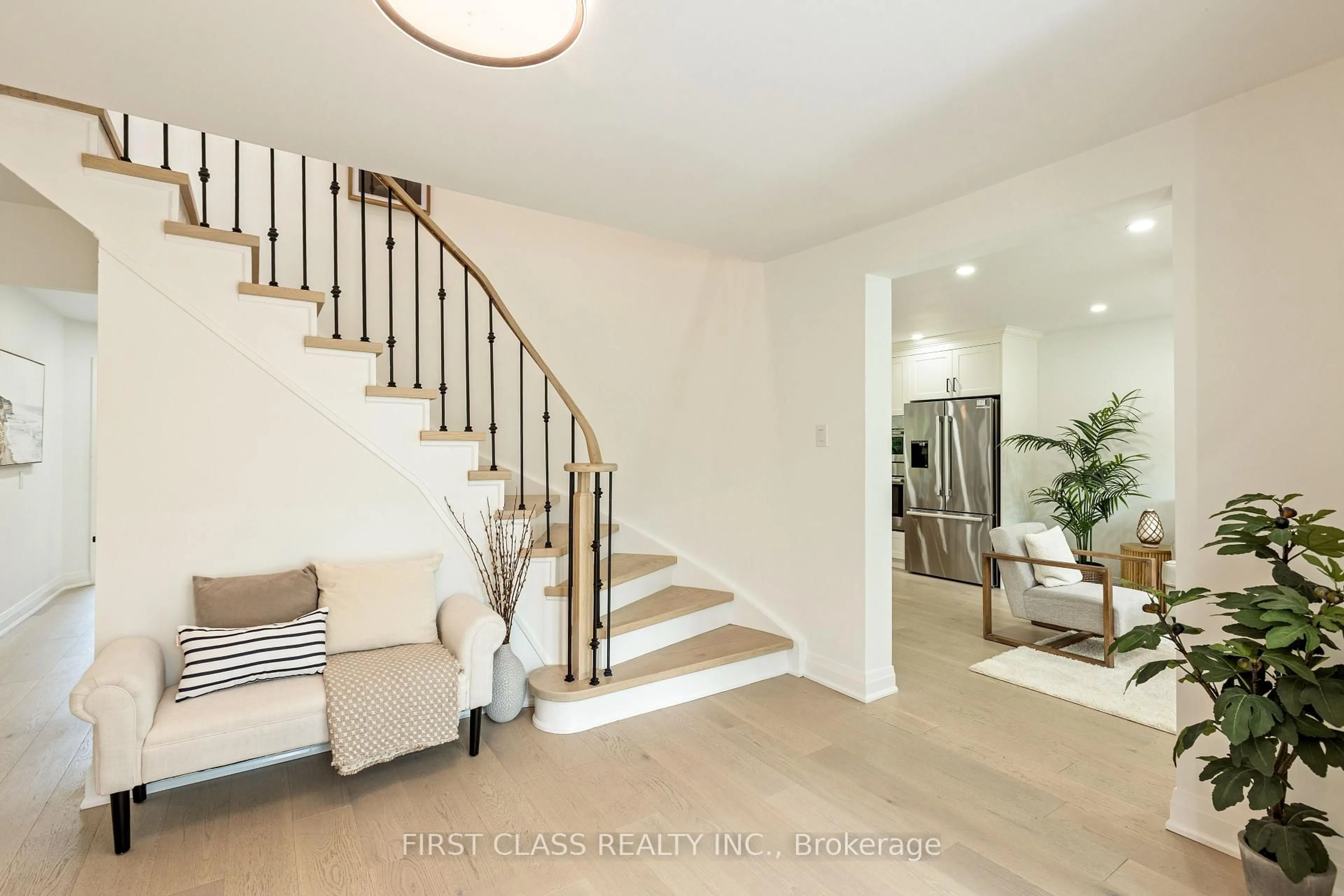 Indoor entryway for 679 Village Pkwy, Markham Ontario L3R 2Y4