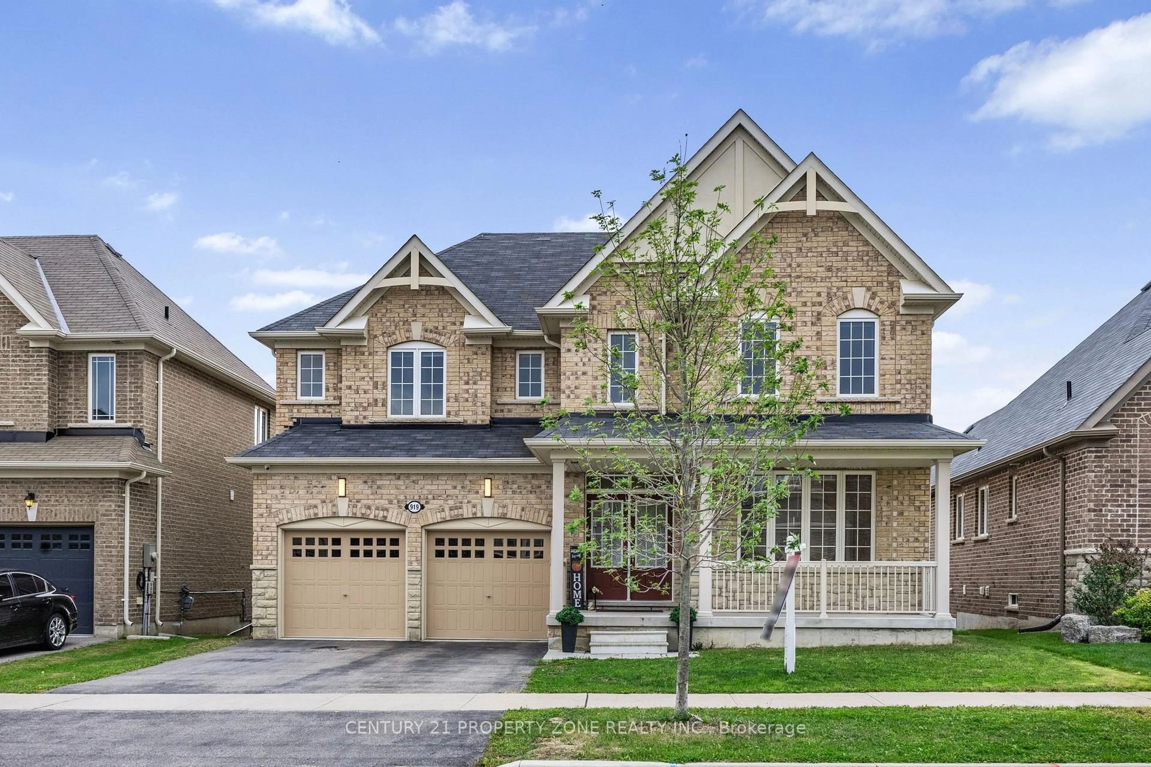 Home with brick exterior material, street for 919 Green St, Innisfil Ontario L0L 1W0