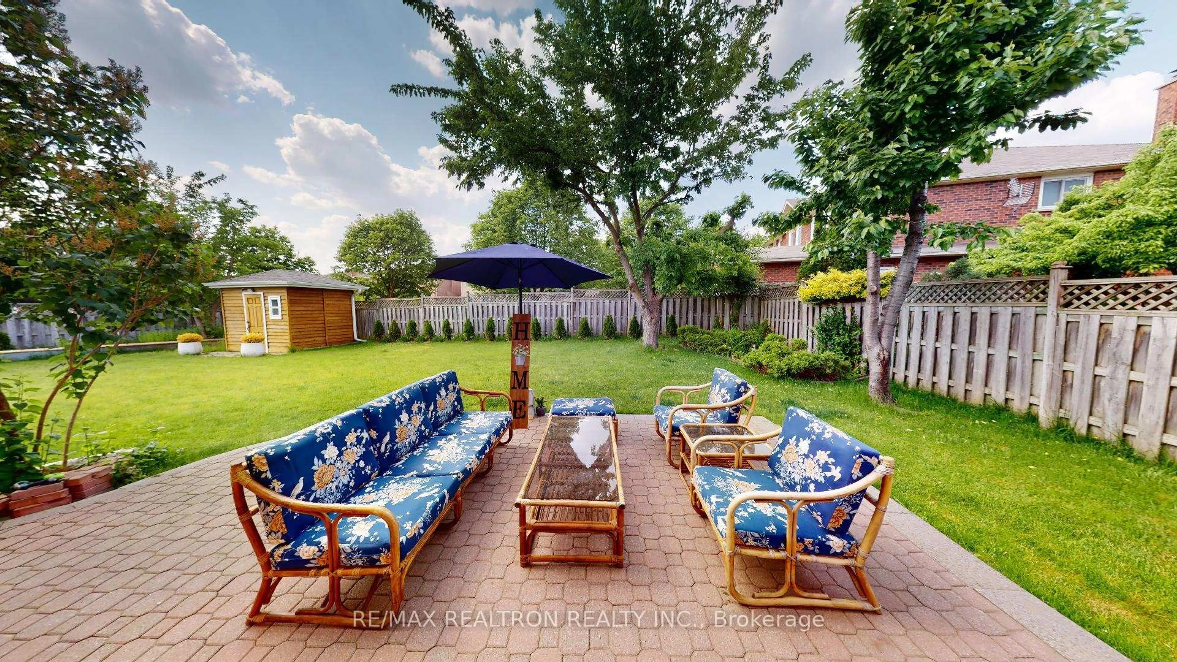 Patio, street for 2 Glenhurst Rd, Richmond Hill Ontario L4B 2C9