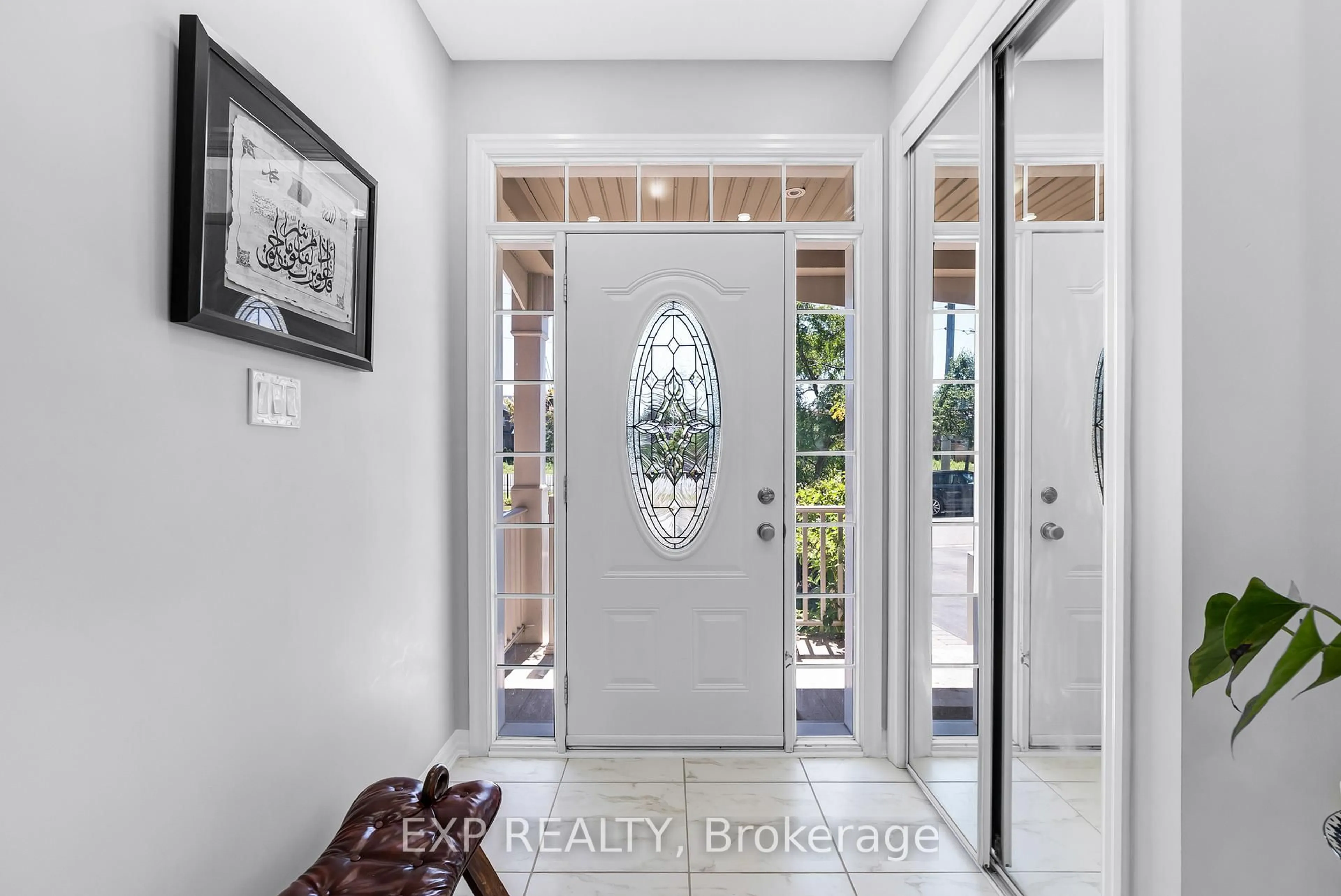Indoor entryway for 79 Bulmer Cres, Newmarket Ontario L3X 3K1