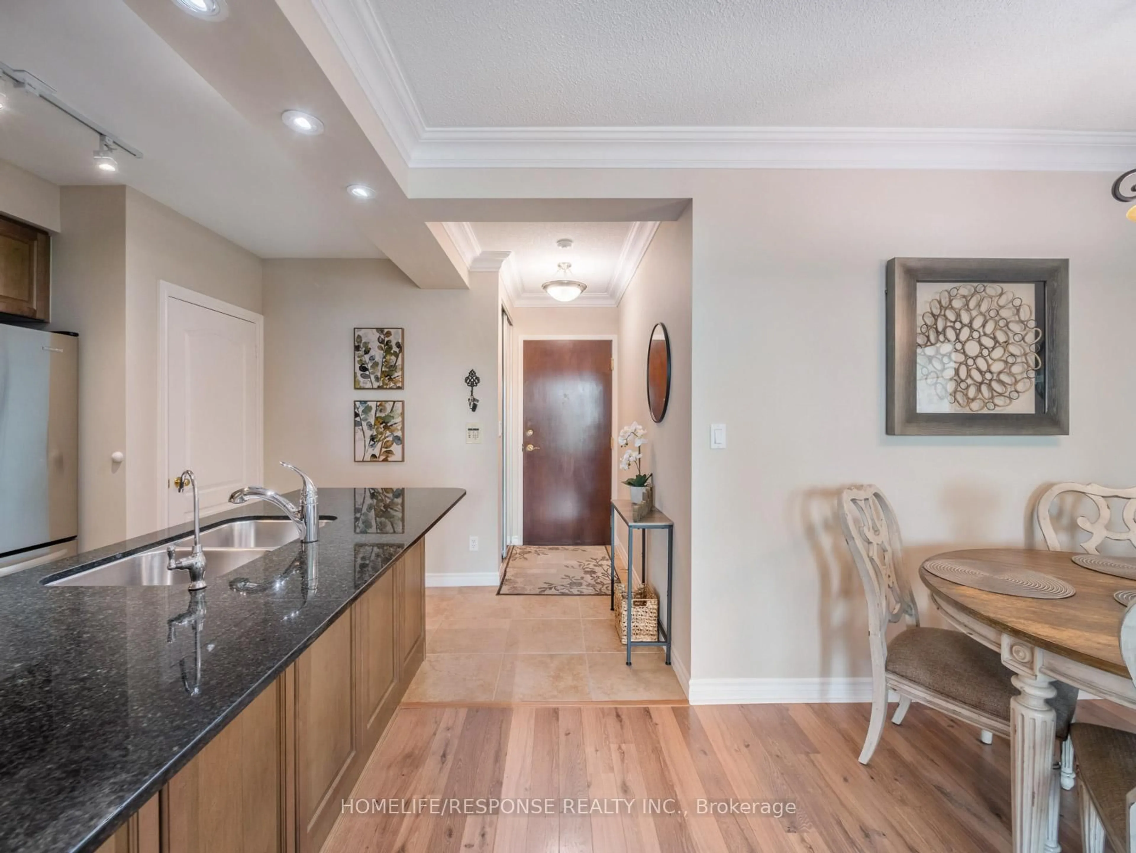 Indoor entryway for 88 Promenade Circ #701, Vaughan Ontario L4J 9A4