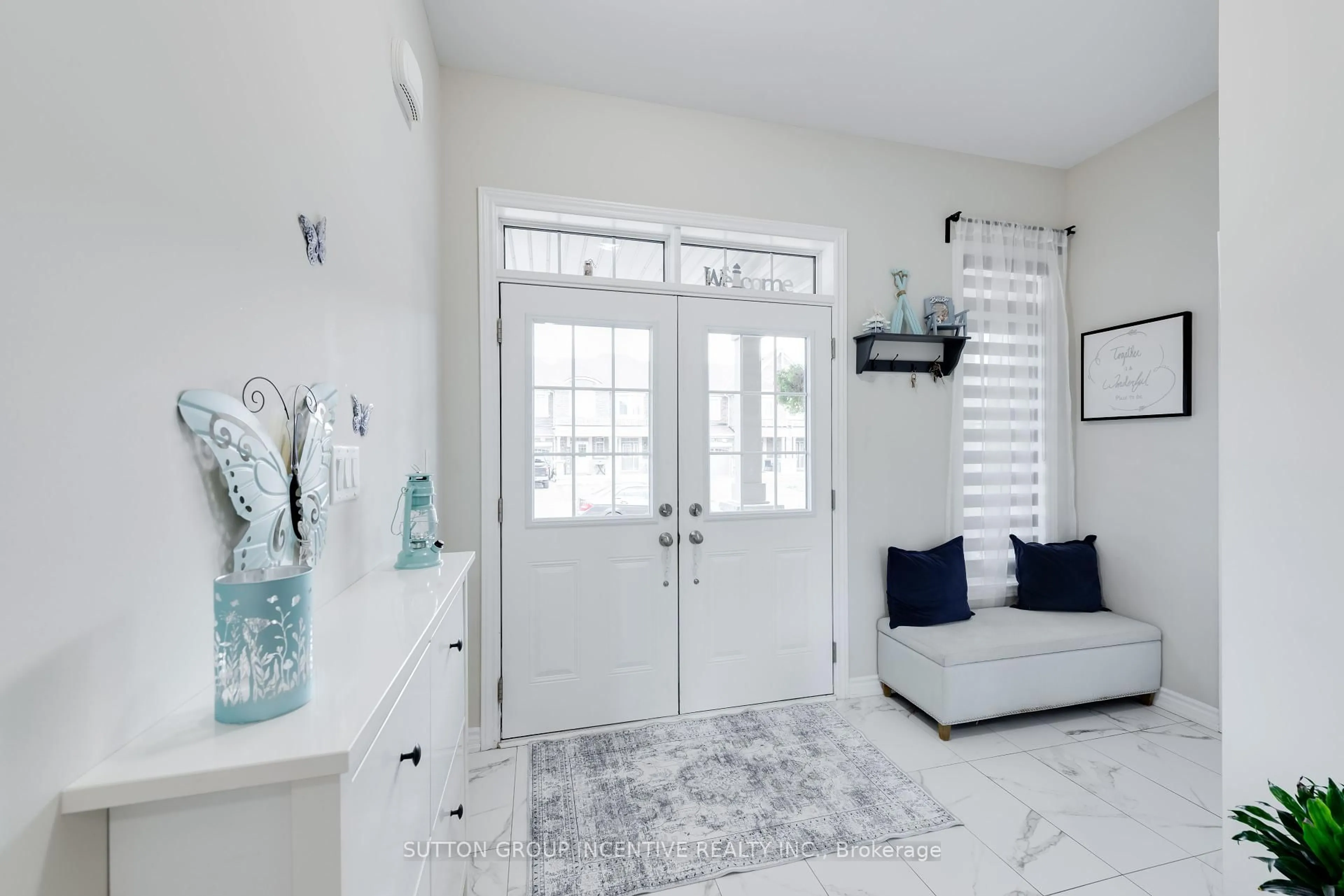 Indoor entryway for 2271 Grainger Loop, Innisfil Ontario L9S 0M9