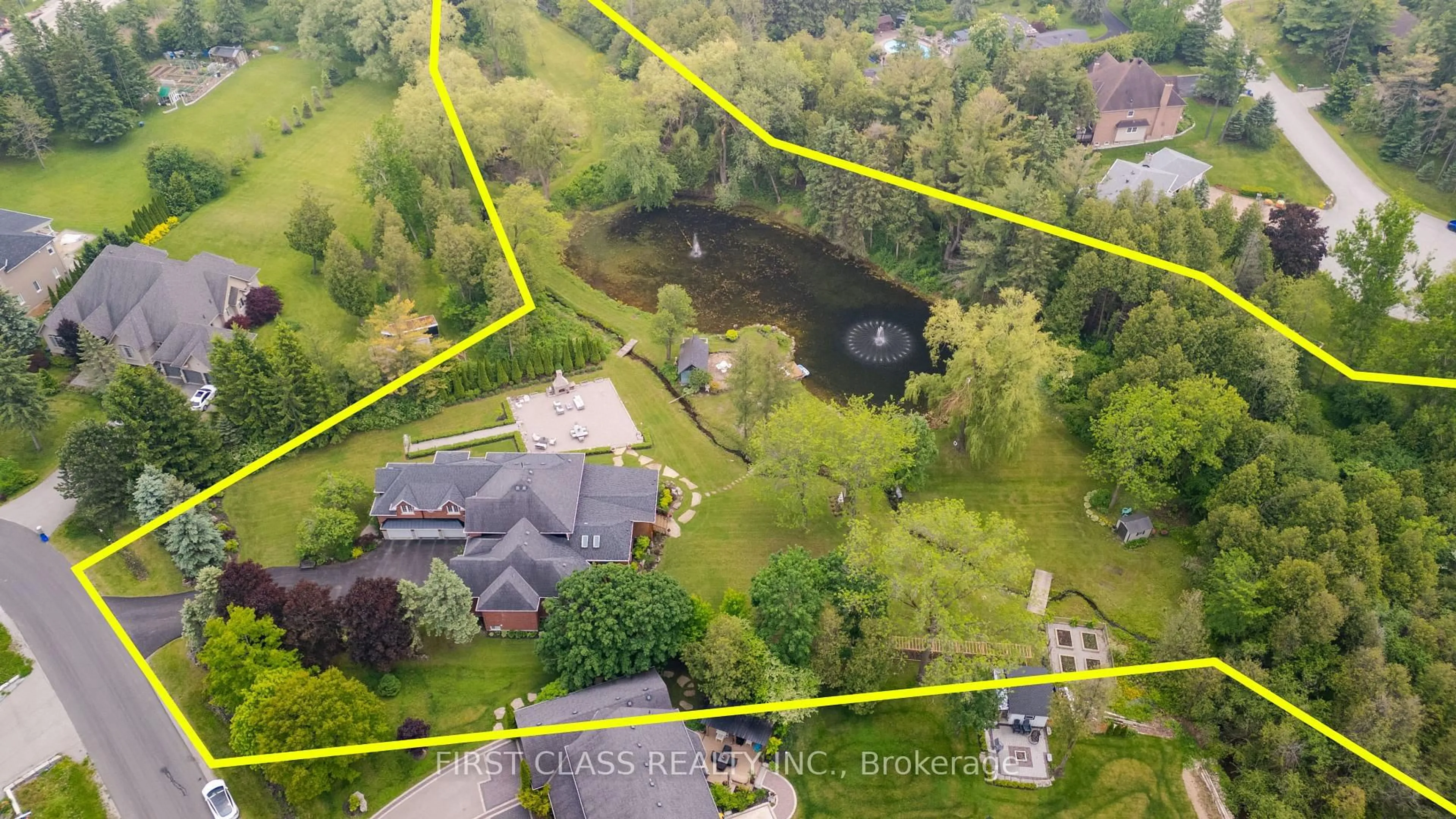 A pic from outside/outdoor area/front of a property/back of a property/a pic from drone, water/lake/river/ocean view for 2 Vanvalley Dr, Whitchurch-Stouffville Ontario L0H 1G0