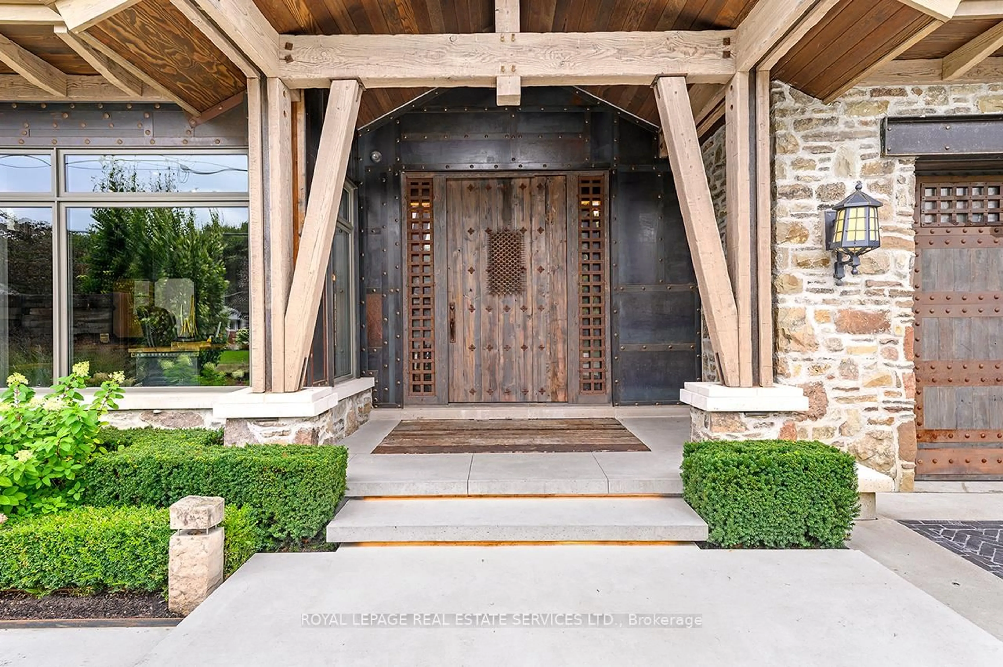 Indoor entryway for 27 Goodman Cres, Vaughan Ontario L6A 1E8