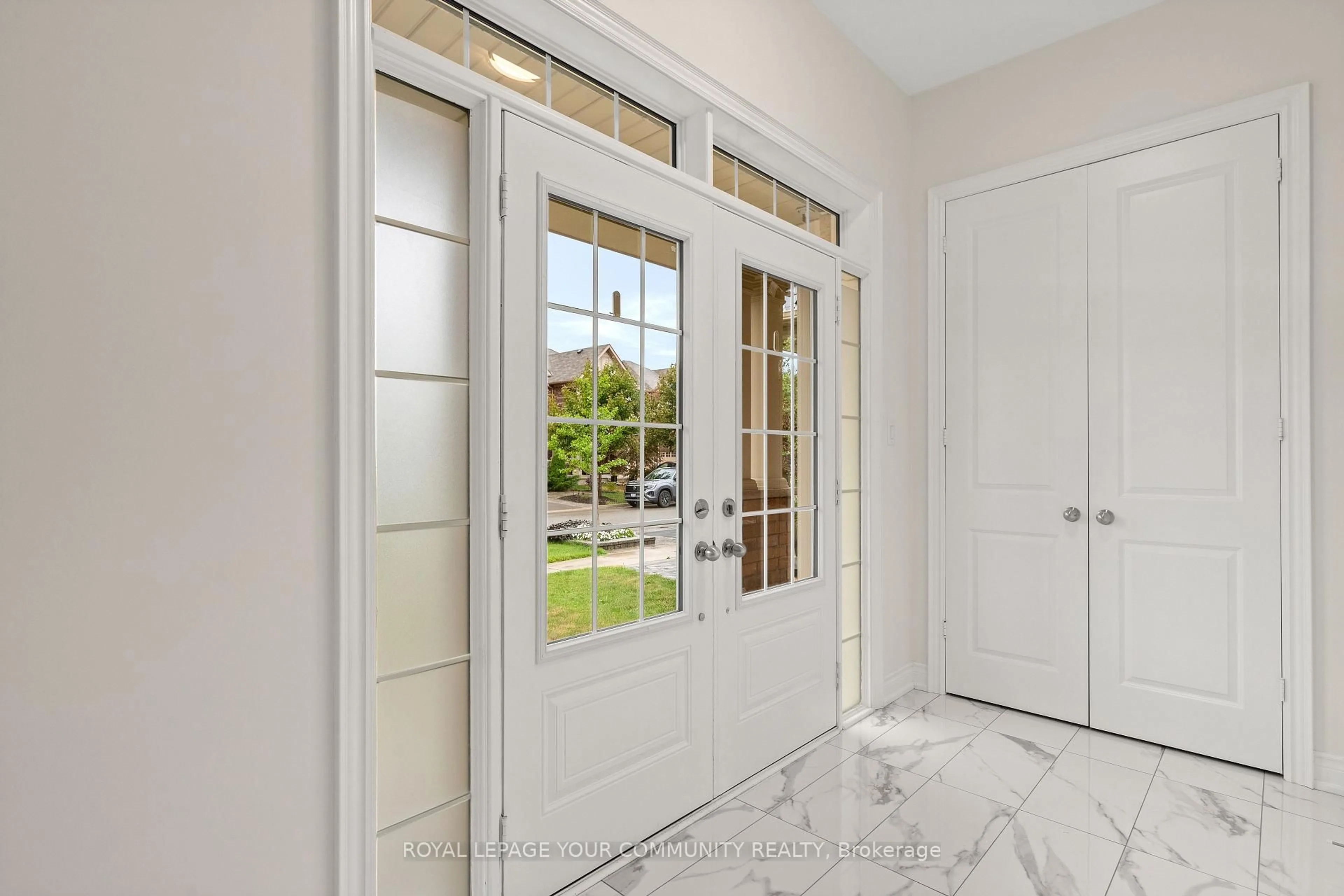 Indoor entryway for 23 Pelee Ave, Vaughan Ontario L4H 3Y2