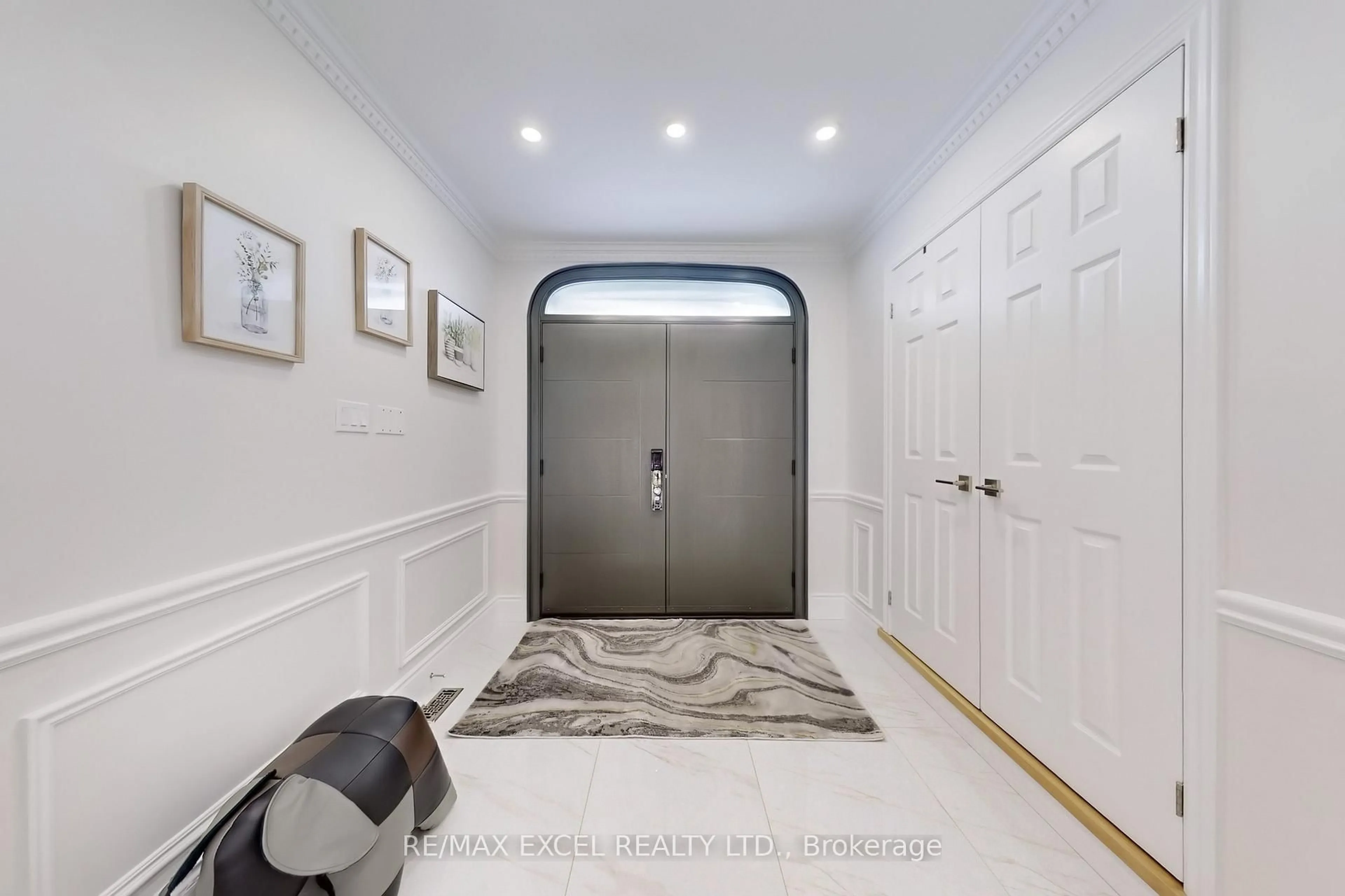 Indoor entryway for 12 Moses Cres, Markham Ontario L6C 1S5