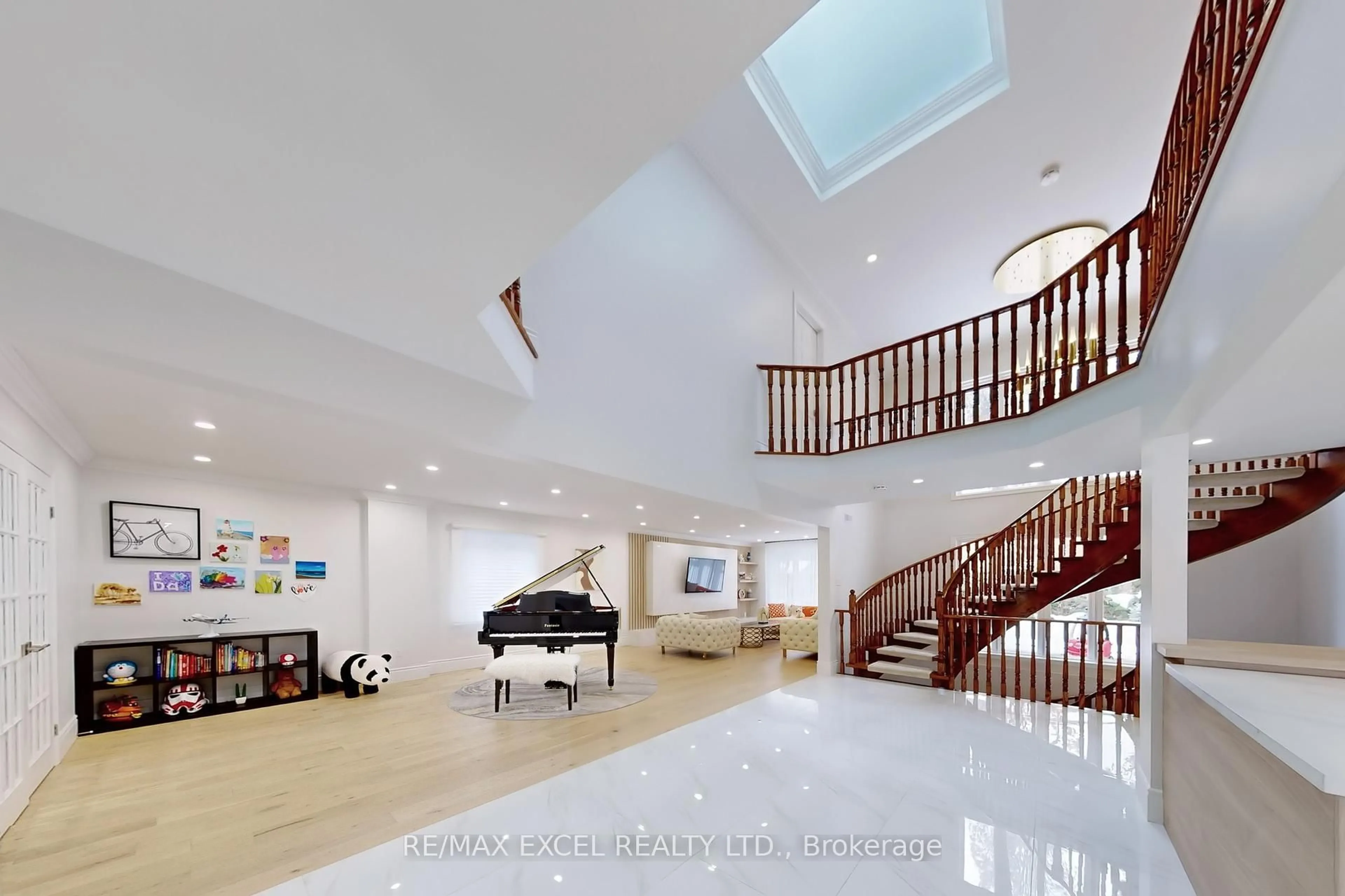 Indoor foyer for 12 Moses Cres, Markham Ontario L6C 1S5