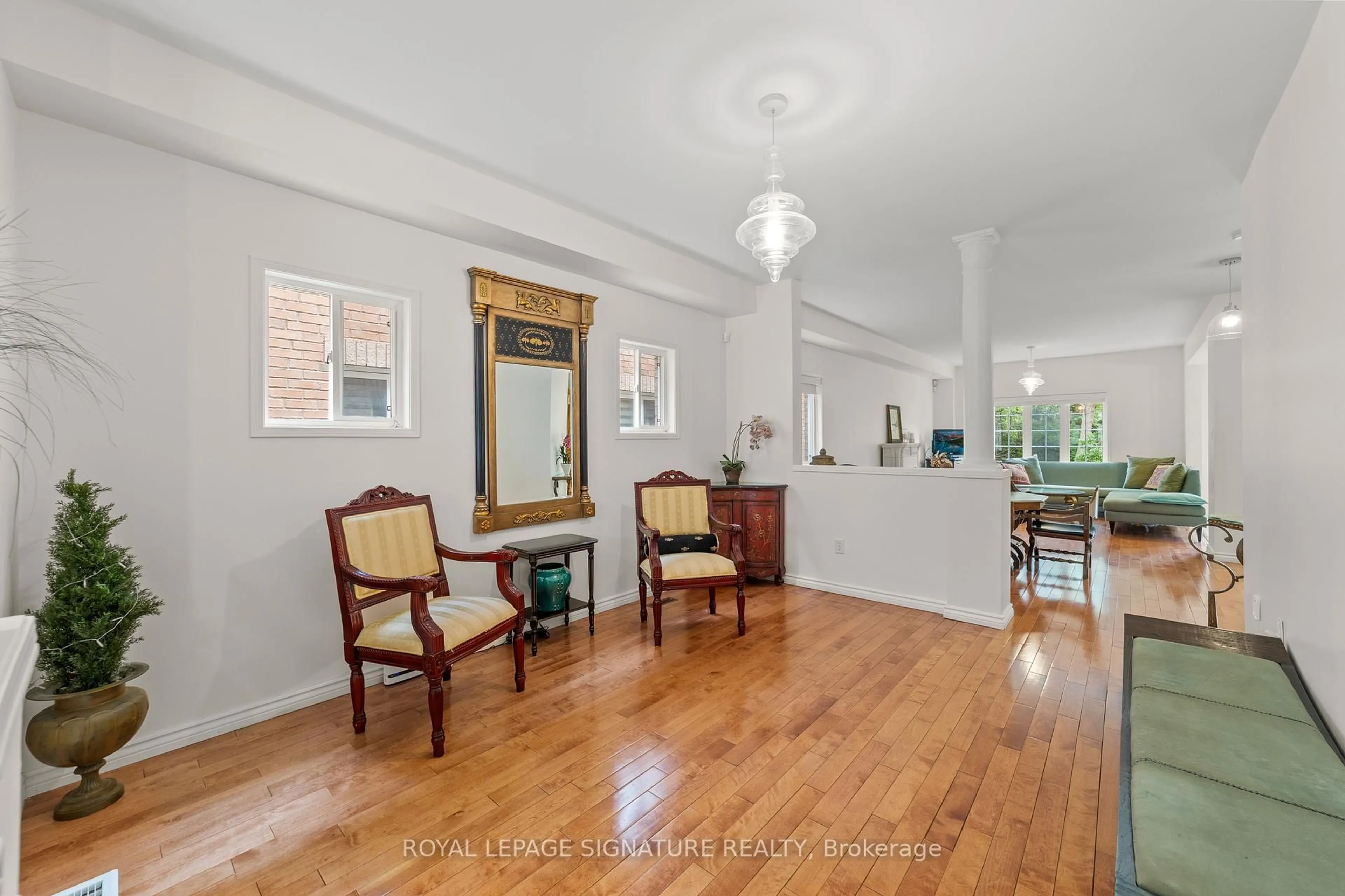 Indoor foyer for 46 Trish Dr, Richmond Hill Ontario L4E 5C4
