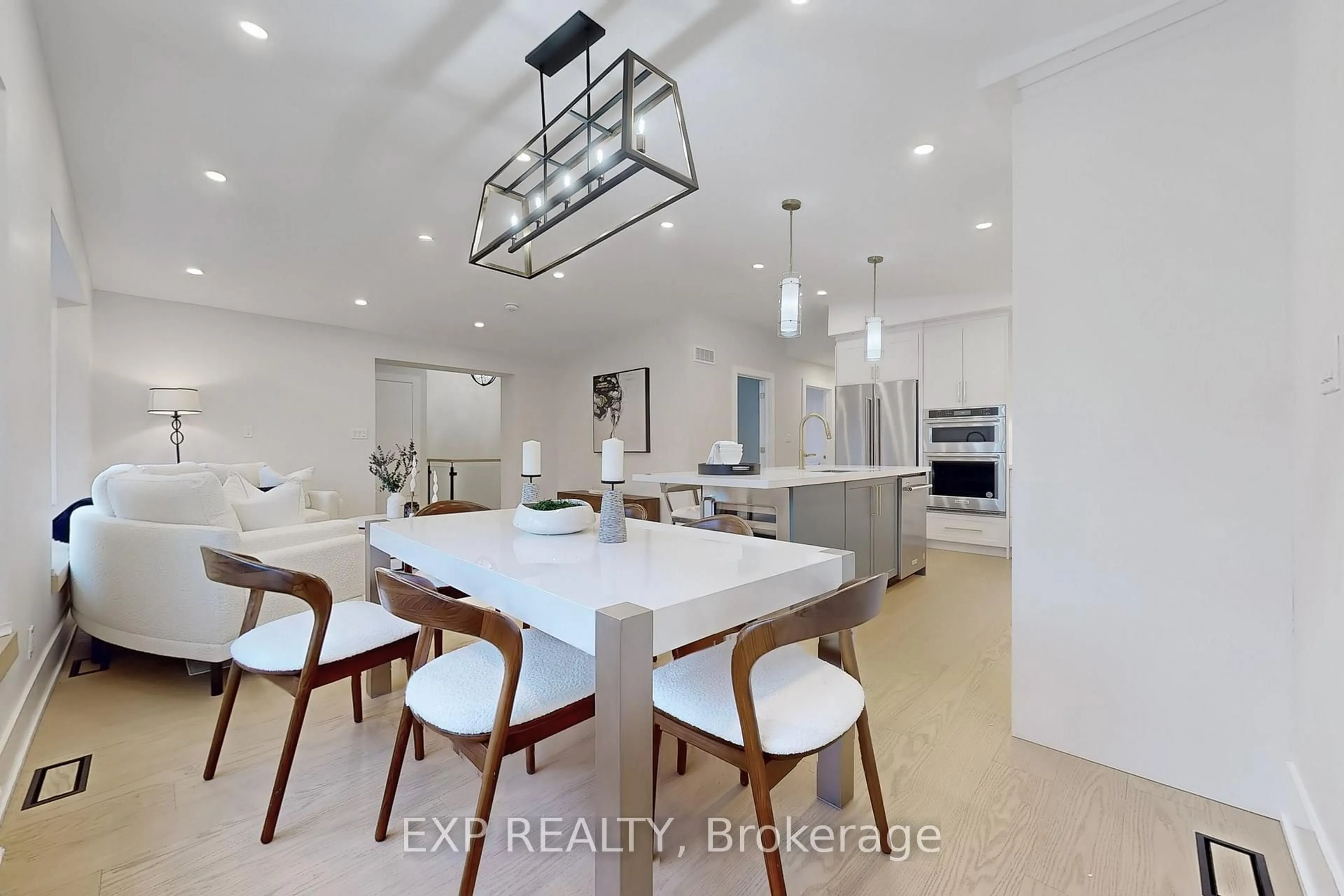 Contemporary kitchen, unknown for 385 Easy St, Richmond Hill Ontario L4C 3Z5