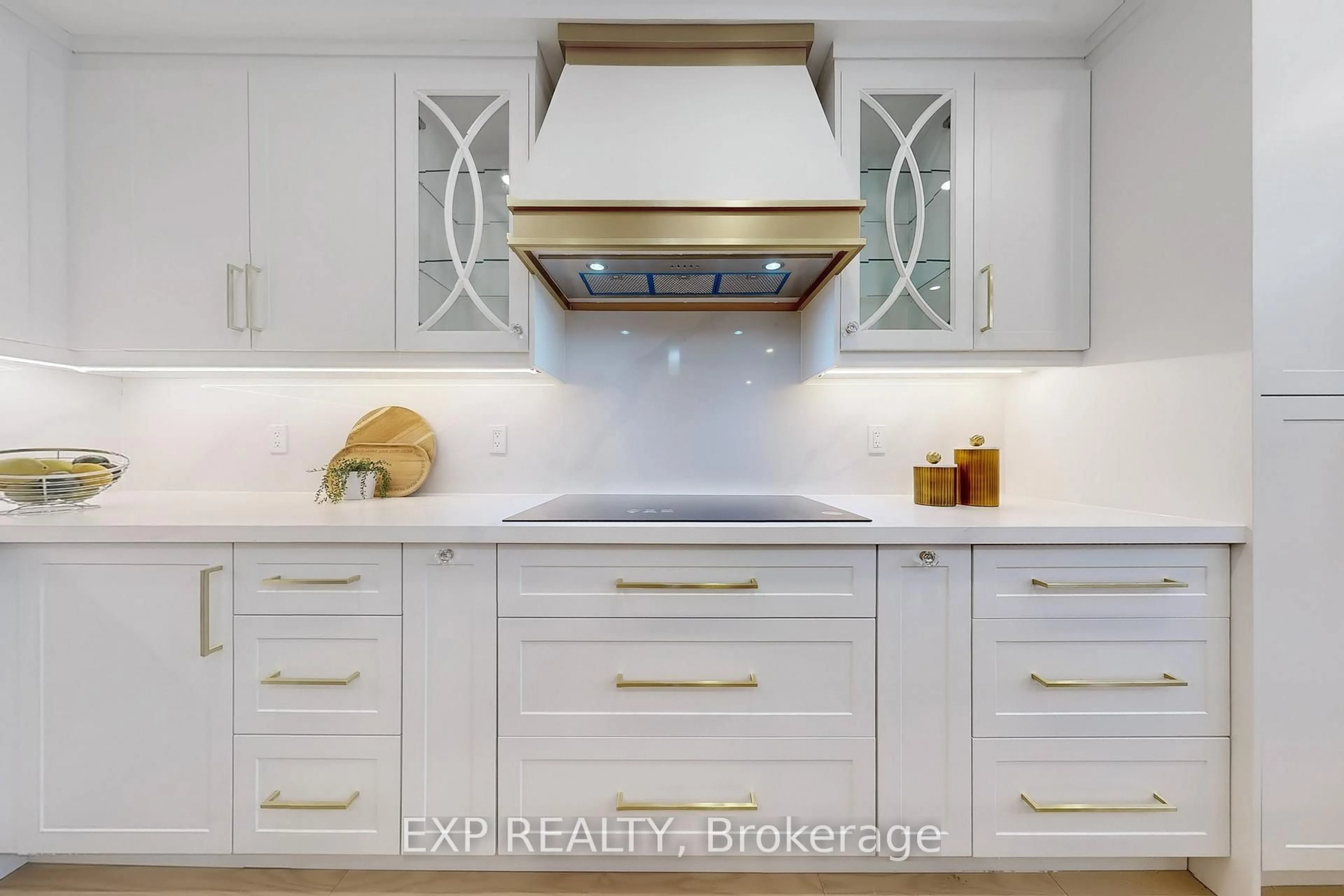 Contemporary kitchen, ceramic/tile floor for 385 Easy St, Richmond Hill Ontario L4C 3Z5