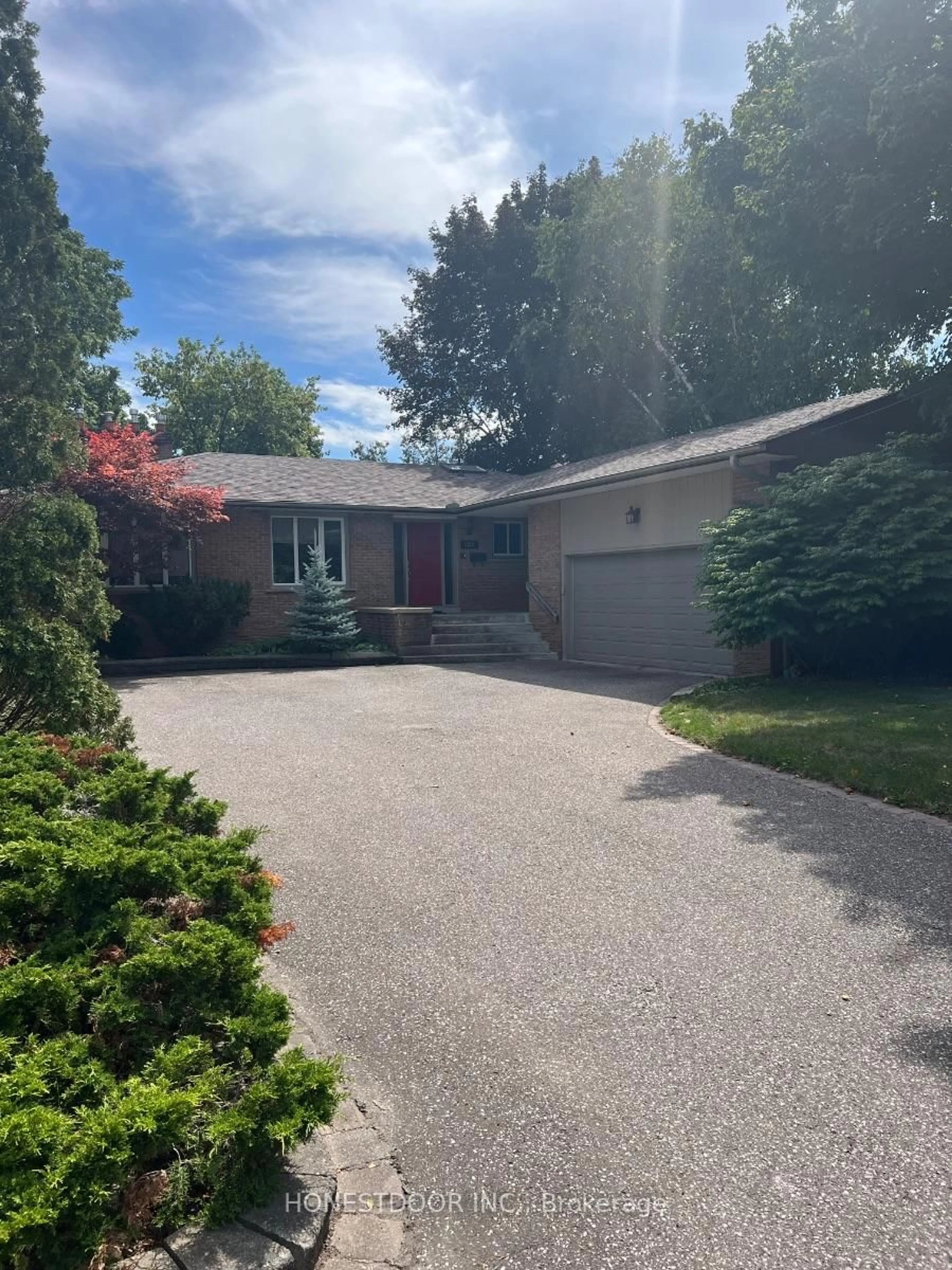 A pic from outside/outdoor area/front of a property/back of a property/a pic from drone, street for 103 Robinson St, Markham Ontario L3P 1P2