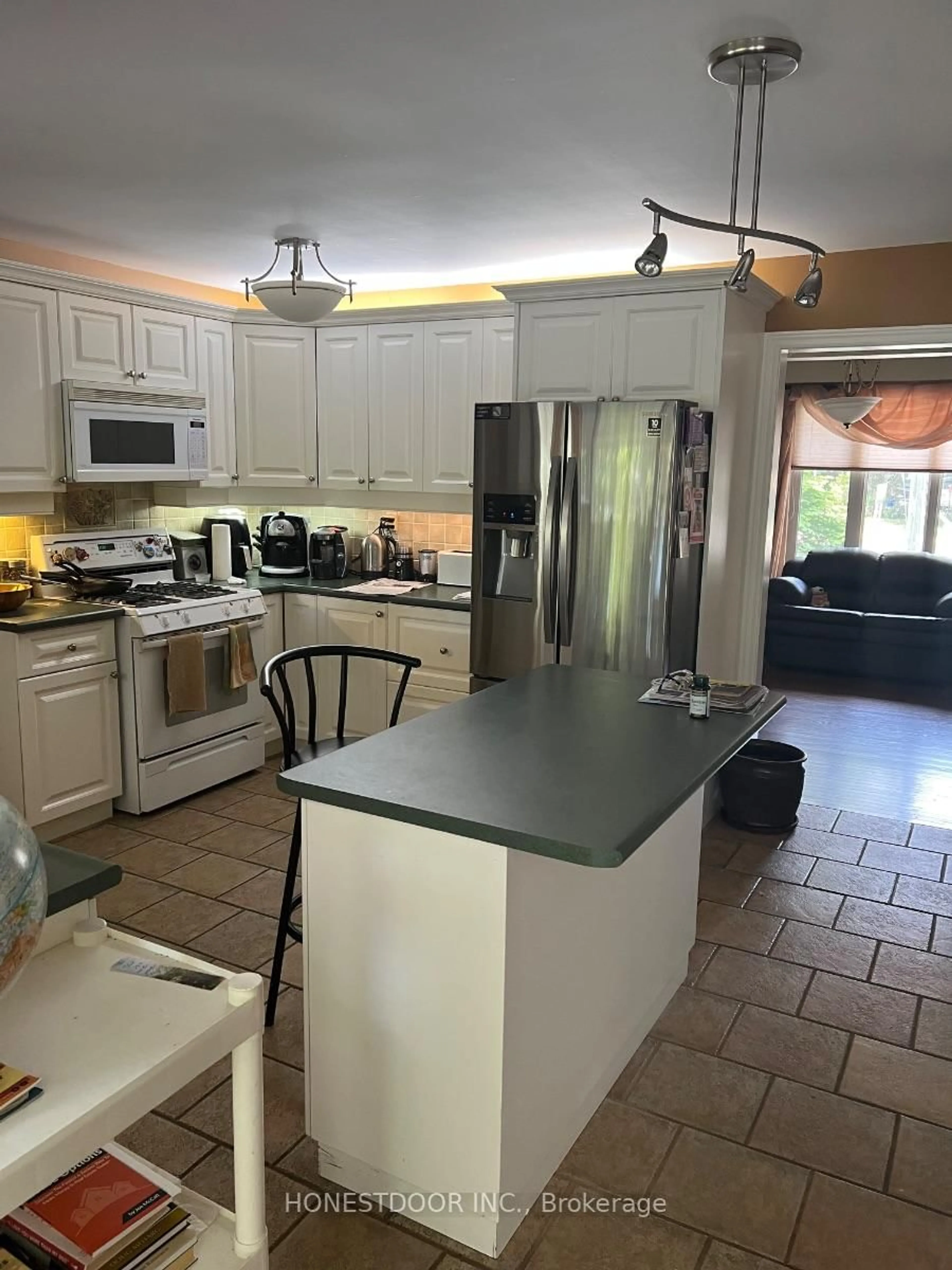 Open concept kitchen, ceramic/tile floor for 103 Robinson St, Markham Ontario L3P 1P2