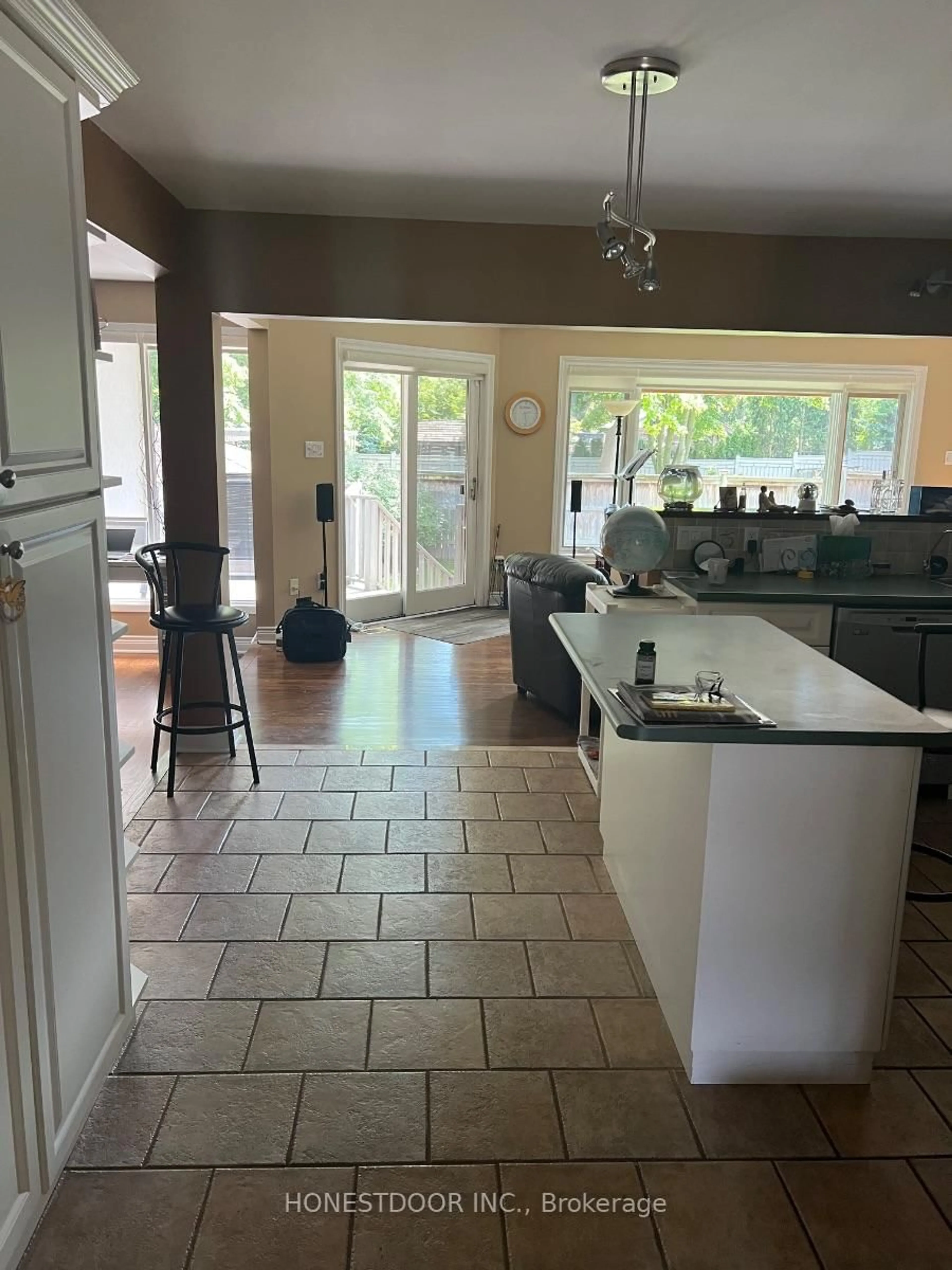 Open concept kitchen, ceramic/tile floor for 103 Robinson St, Markham Ontario L3P 1P2