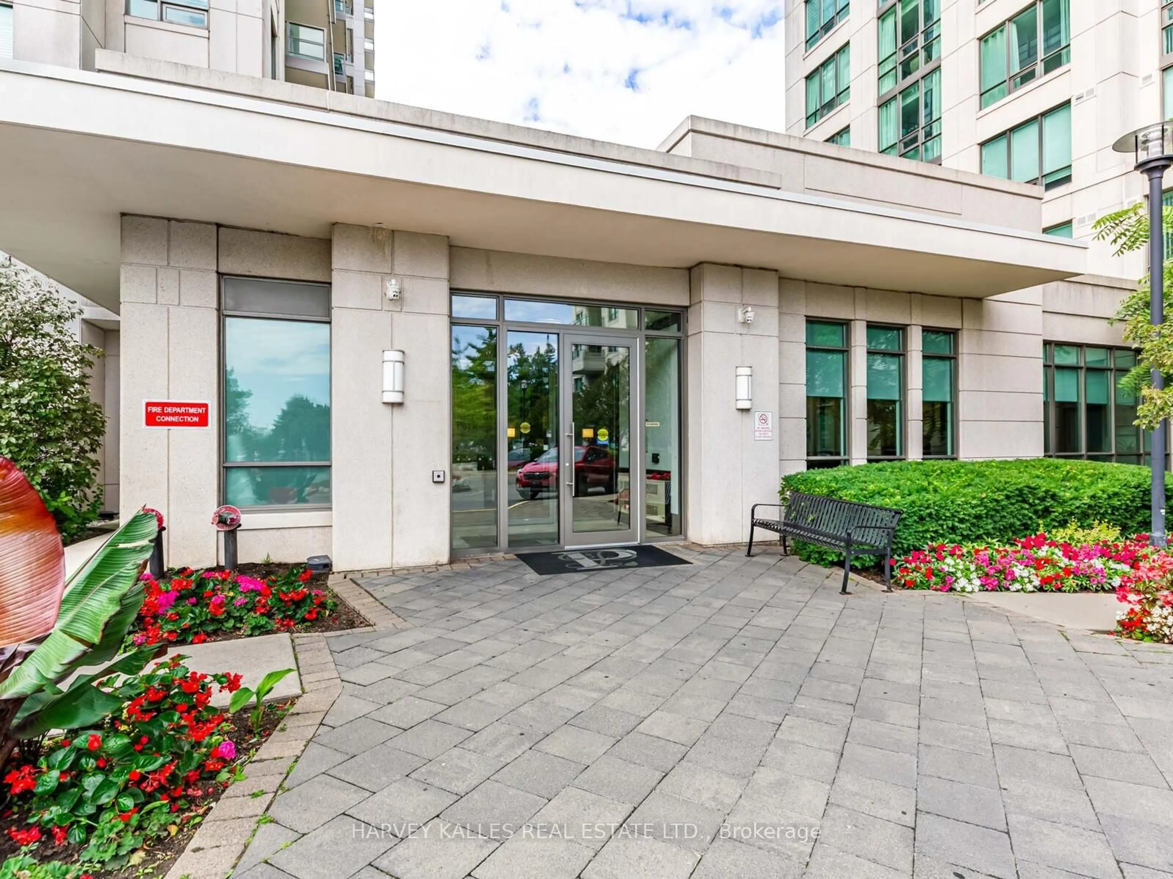 Indoor foyer for 88 Promenade Circ #508, Vaughan Ontario L4J 9A4