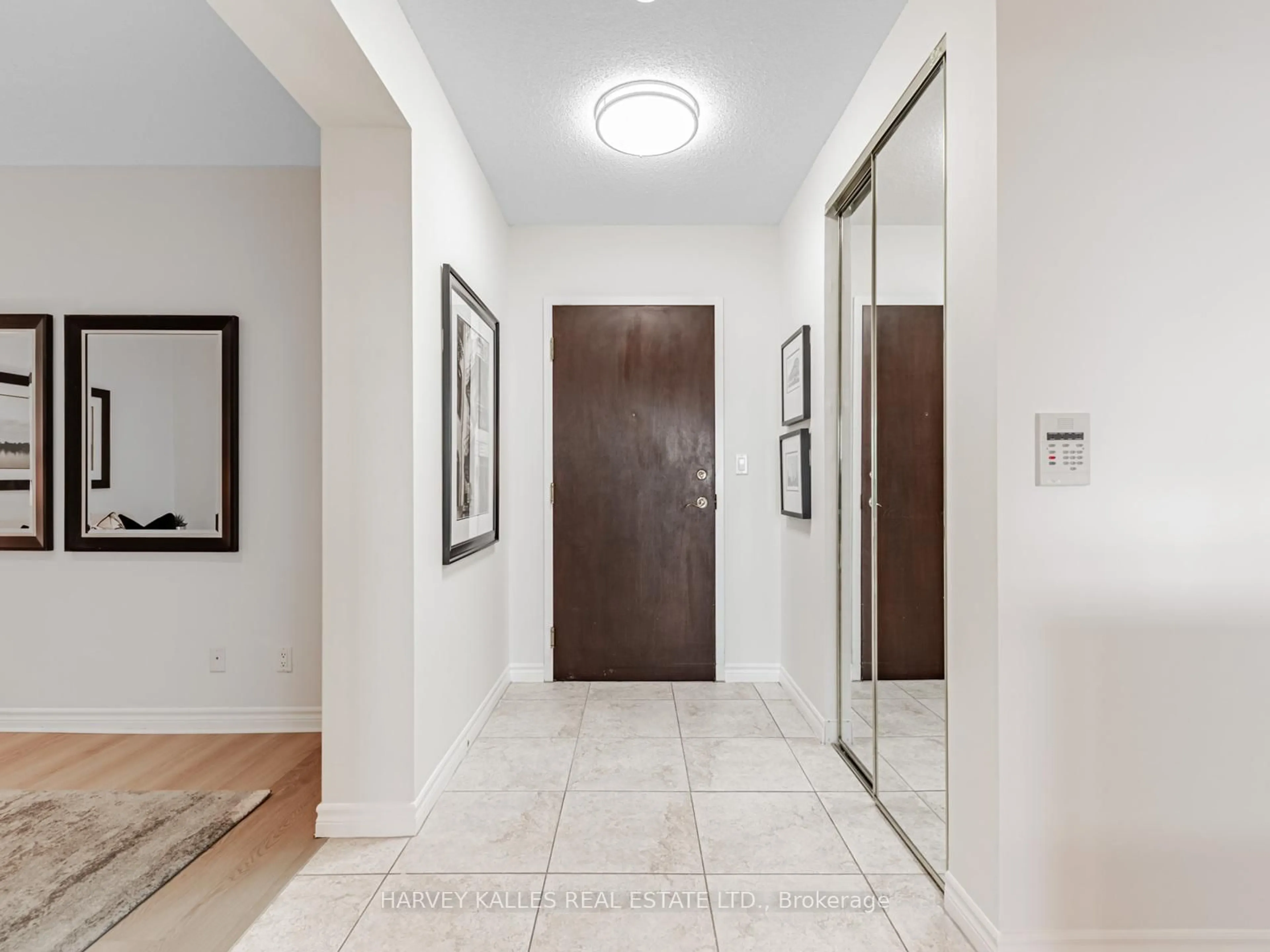 Indoor entryway for 88 Promenade Circ #508, Vaughan Ontario L4J 9A4