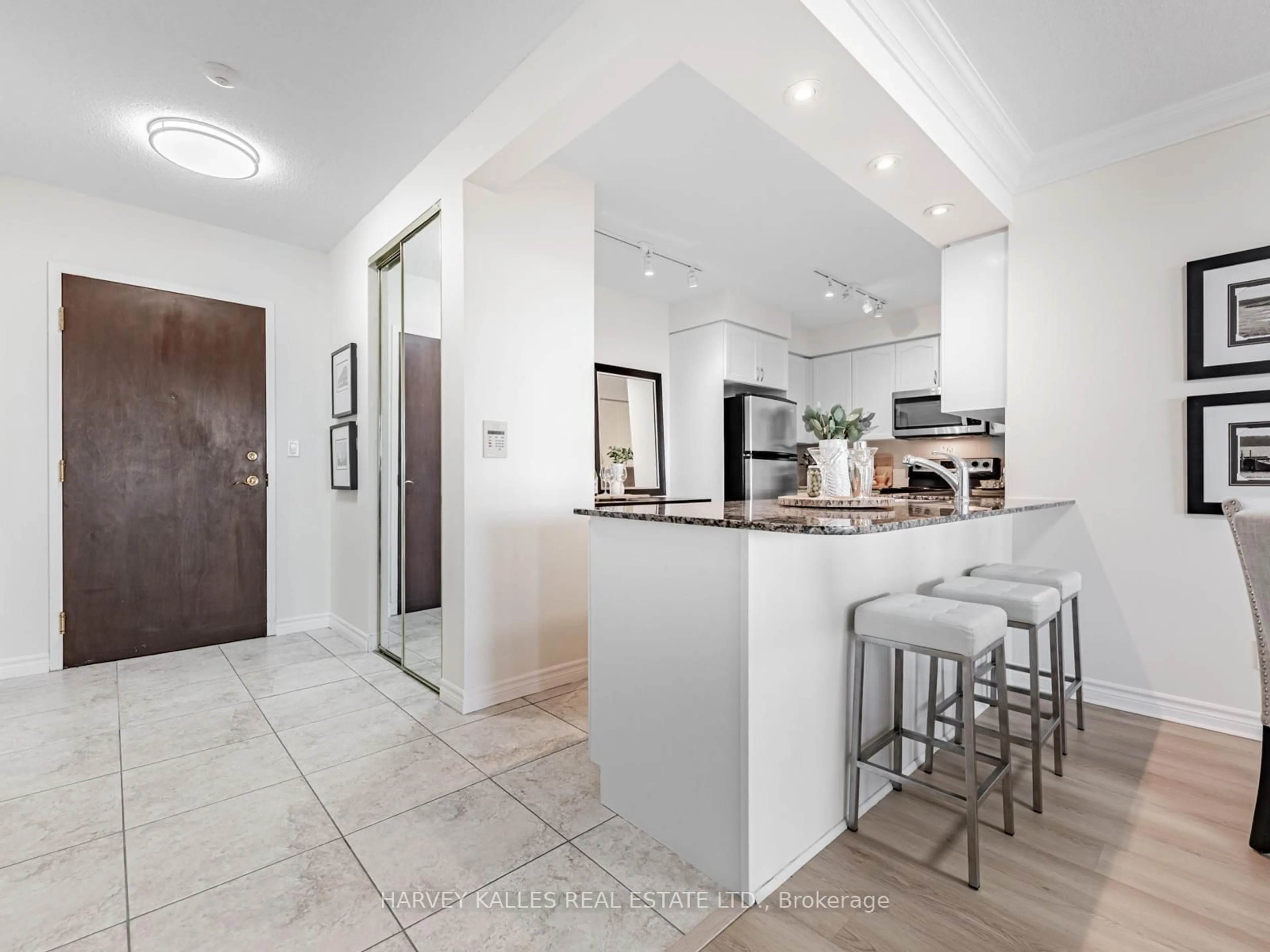 Contemporary kitchen, ceramic/tile floor for 88 Promenade Circ #508, Vaughan Ontario L4J 9A4