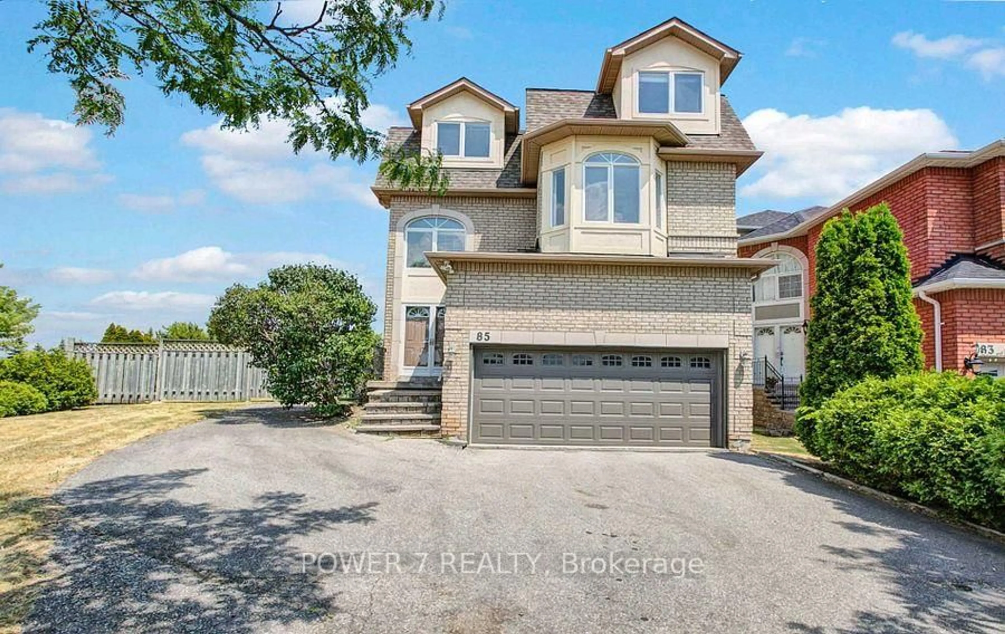 Home with brick exterior material, street for 85 Queensway Dr, Richmond Hill Ontario L4S 1R9