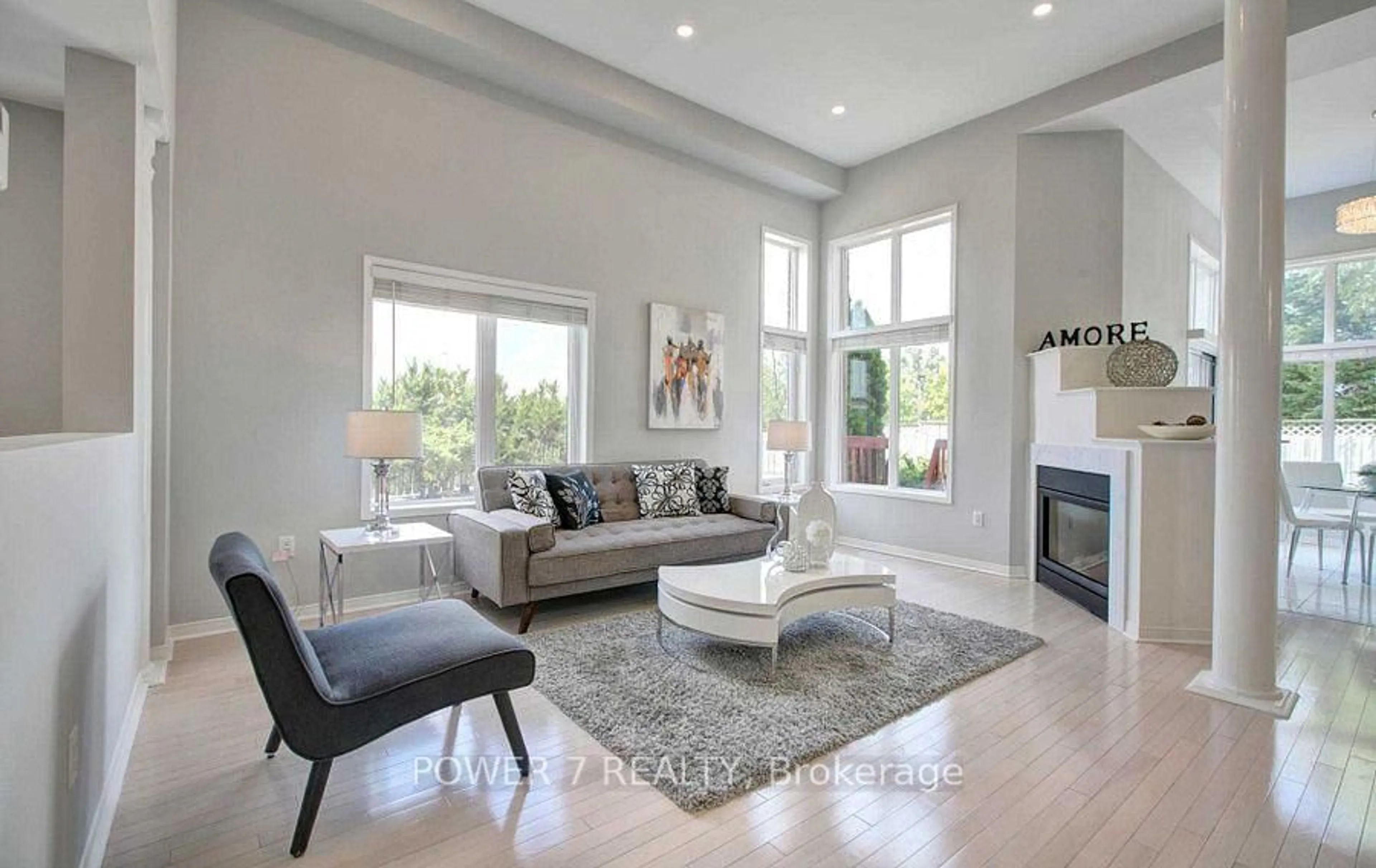 Living room with furniture, unknown for 85 Queensway Dr, Richmond Hill Ontario L4S 1R9