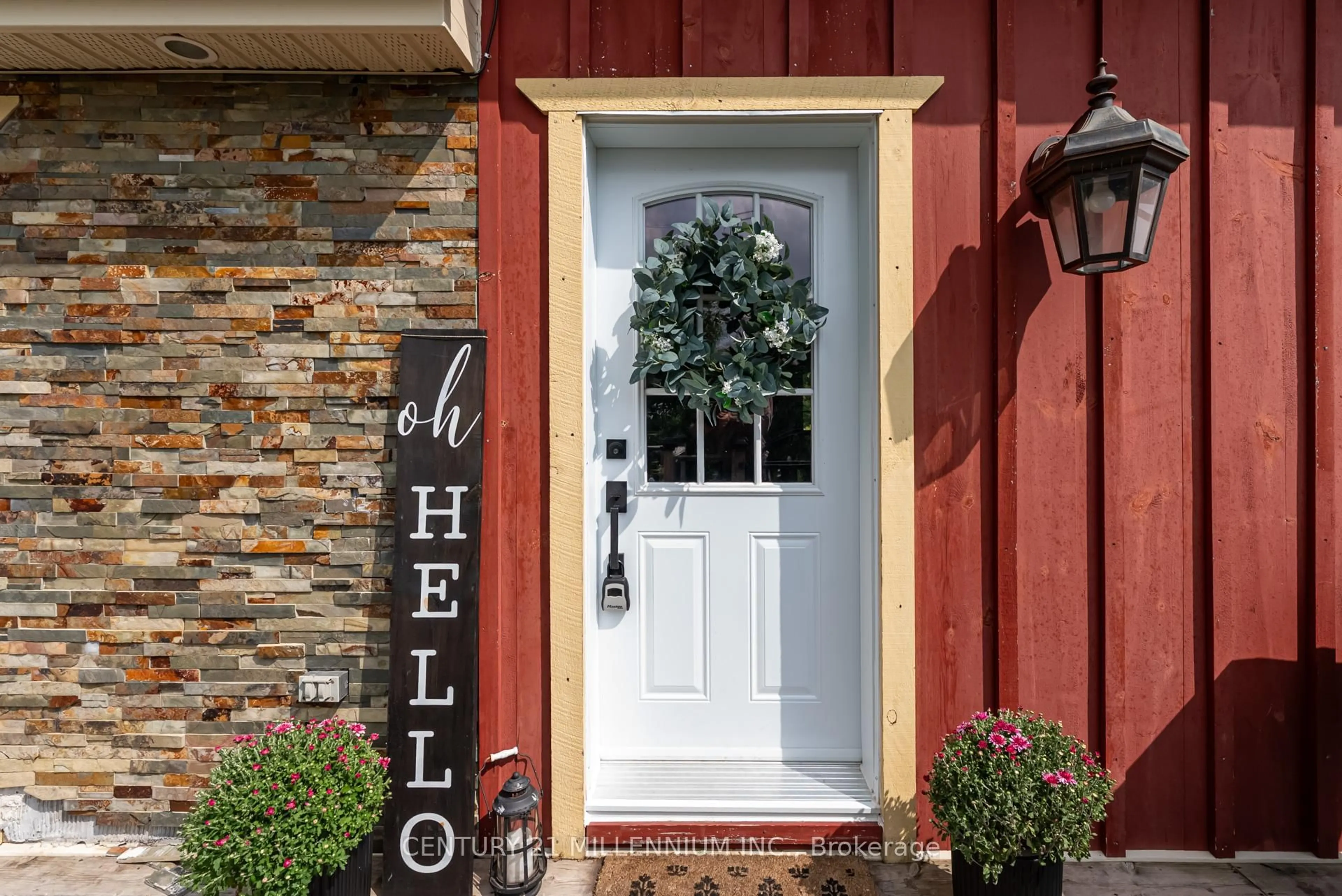 Indoor entryway for 5065 Tenth Line, New Tecumseth Ontario L0G 1A0