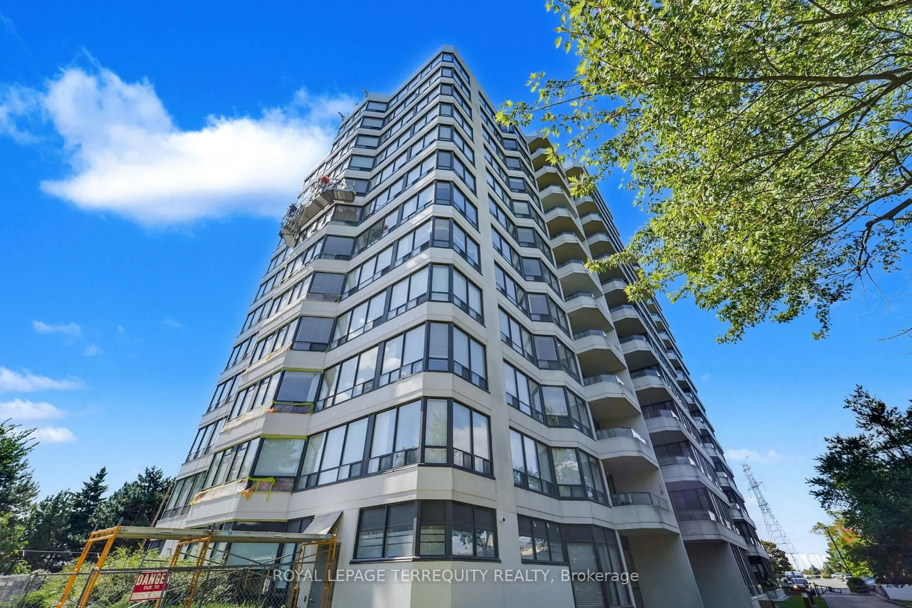 A pic from outside/outdoor area/front of a property/back of a property/a pic from drone, building for 8501 Bayview Ave #1107, Richmond Hill Ontario L4B 3J7