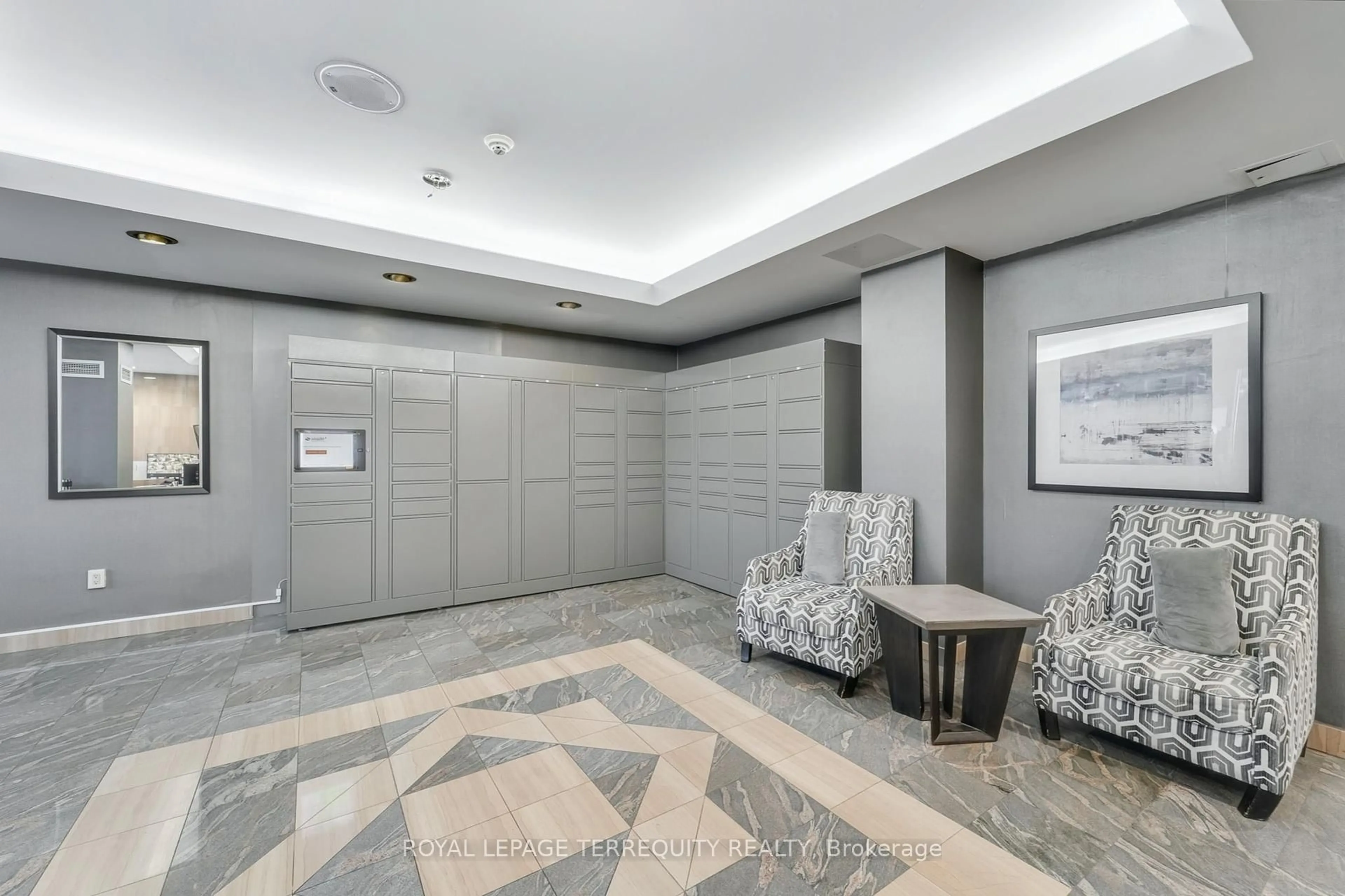 Indoor foyer for 8501 Bayview Ave #1107, Richmond Hill Ontario L4B 3J7