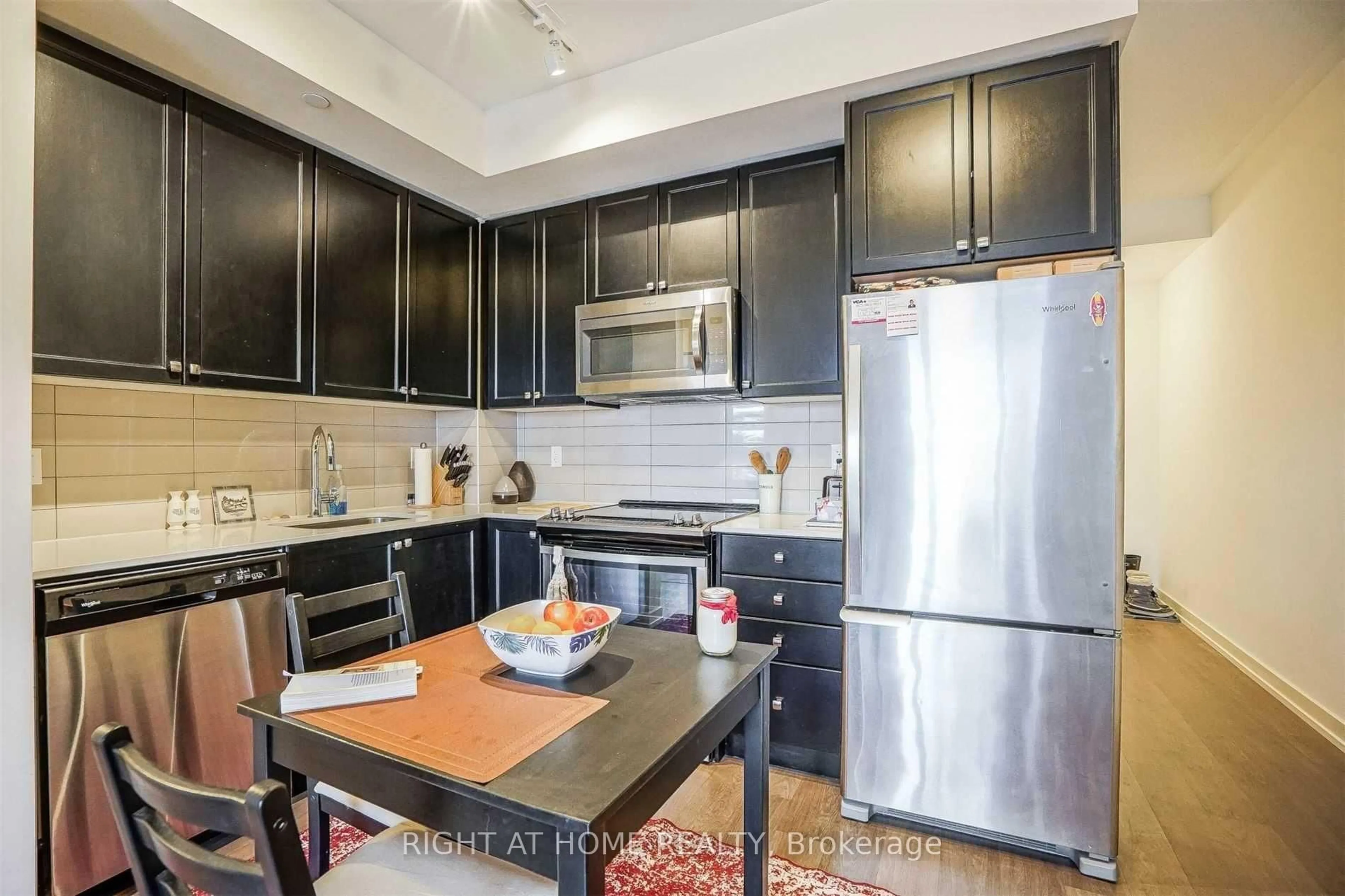 Standard kitchen, unknown for 555 William Graham Dr #324, Aurora Ontario L4G 3H9
