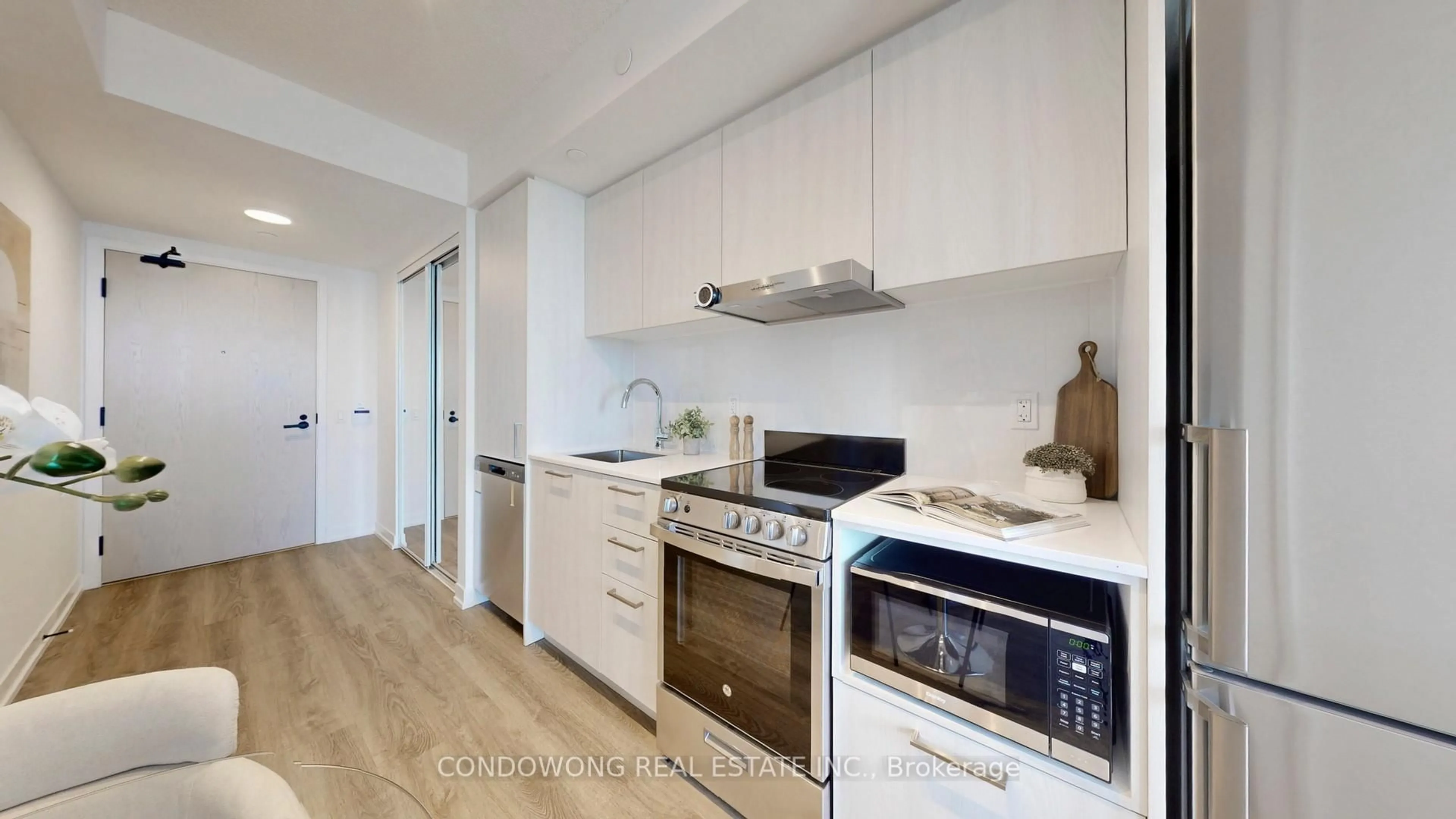 Standard kitchen, wood/laminate floor for 195 Commerce St #4008, Vaughan Ontario L4K 0P9