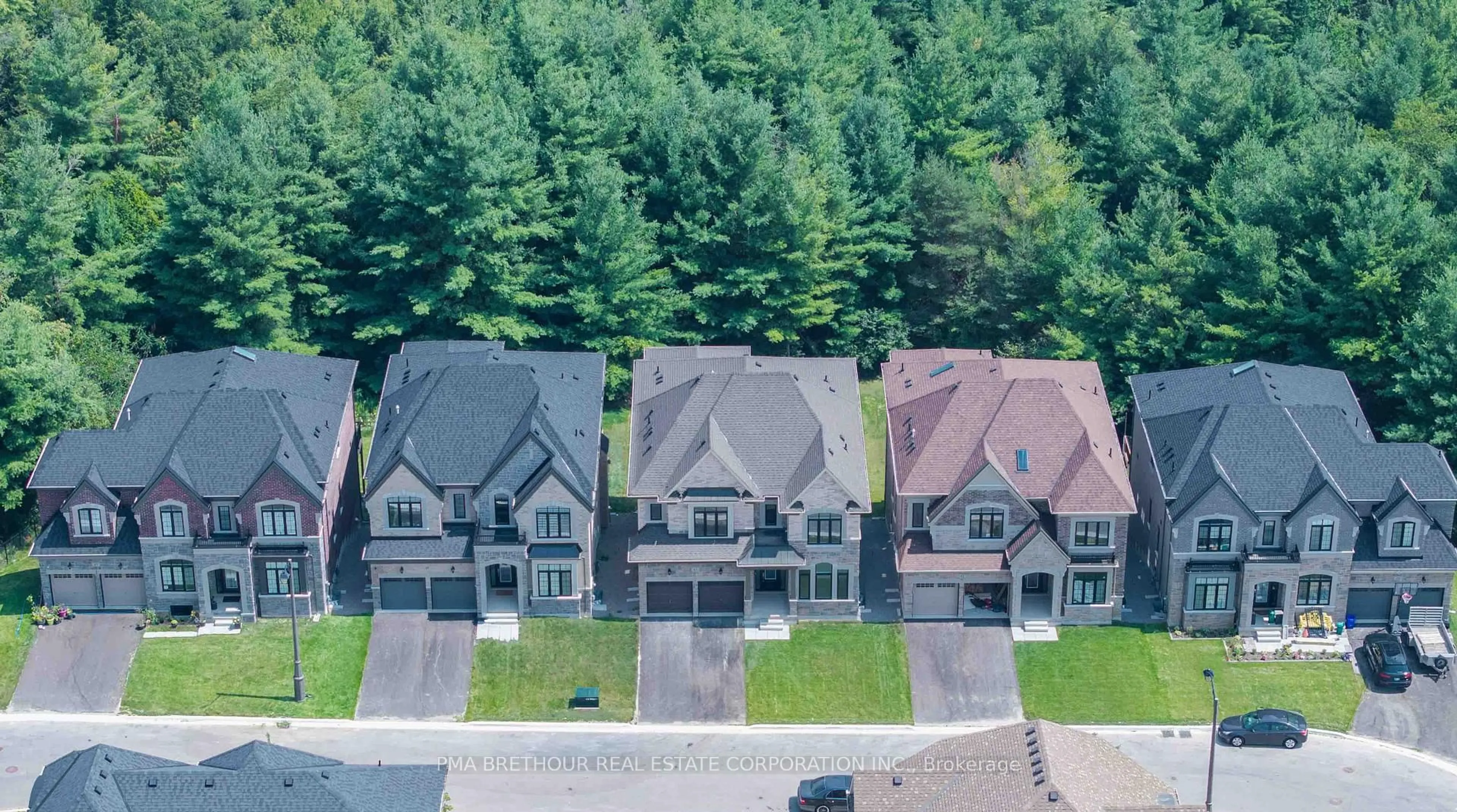 A pic from outside/outdoor area/front of a property/back of a property/a pic from drone, street for 43 Bush Ridge Ave, Richmond Hill Ontario L4E 0P1