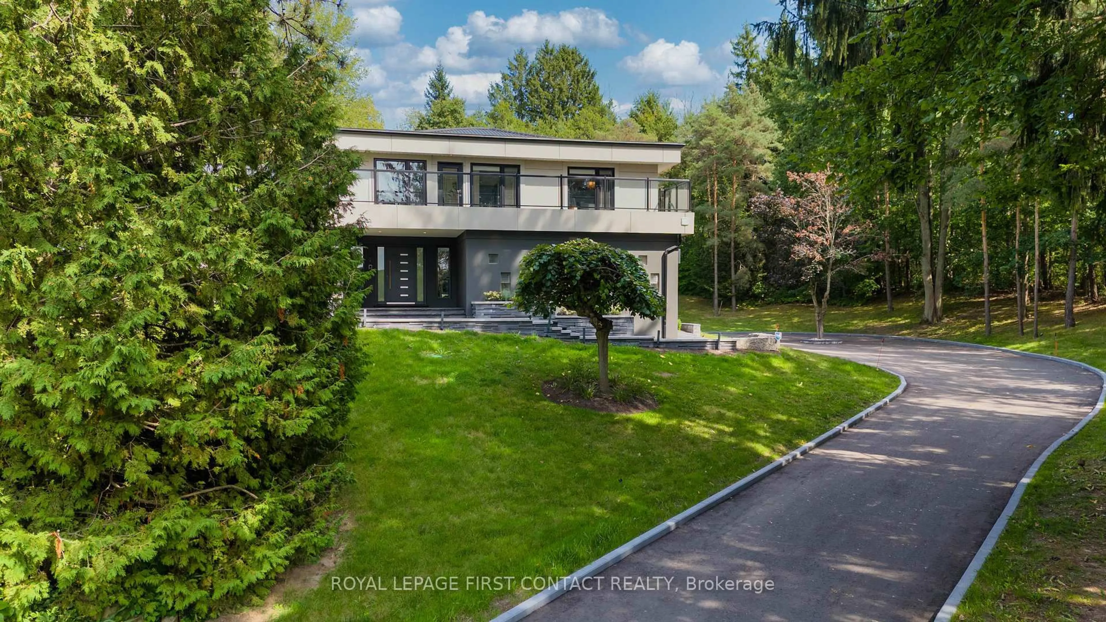 A pic from outside/outdoor area/front of a property/back of a property/a pic from drone, unknown for 15075 Jane St, King Ontario L7B 1A3
