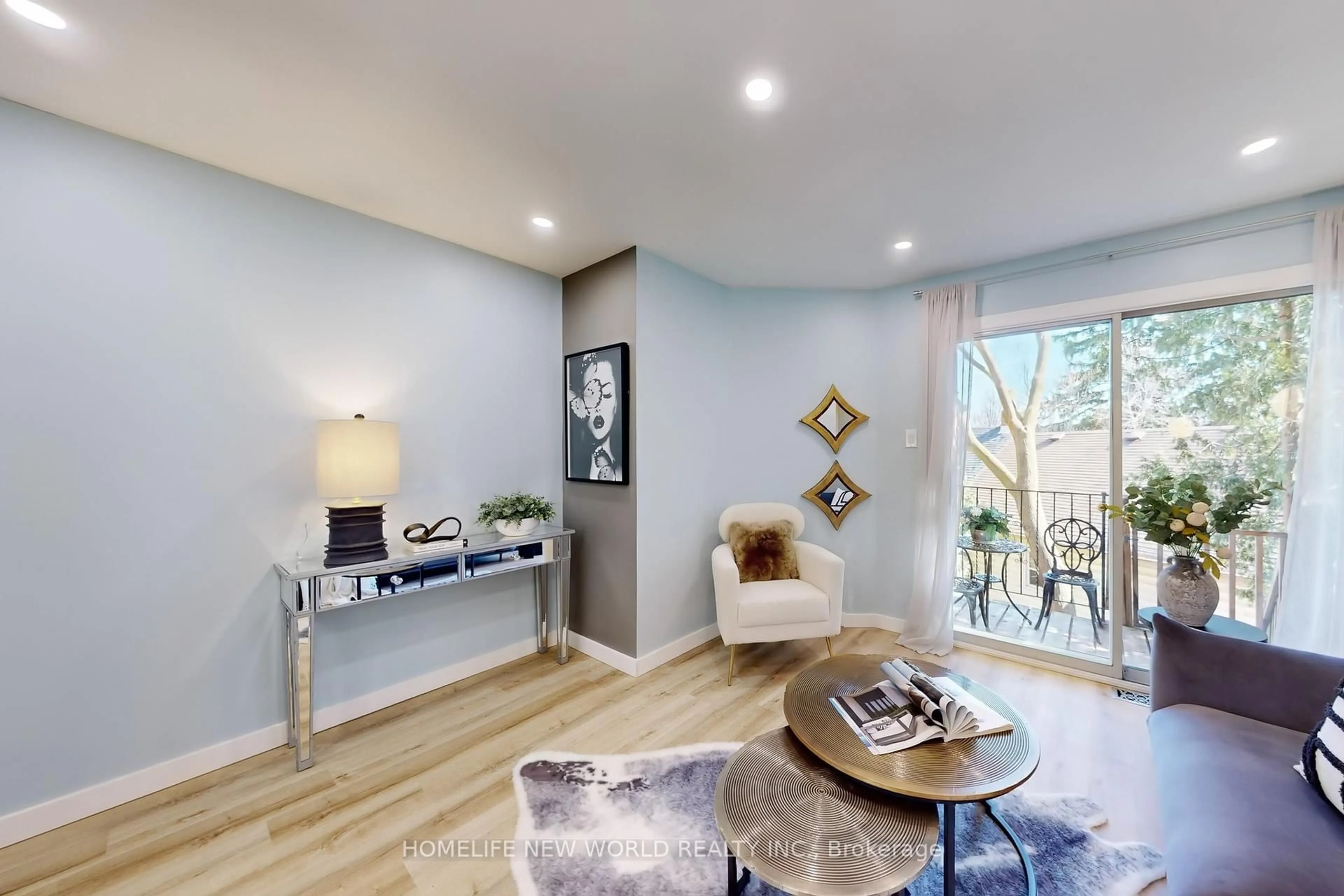 Living room with furniture, unknown for 285 Lorne Ave, Newmarket Ontario L3Y 4K6