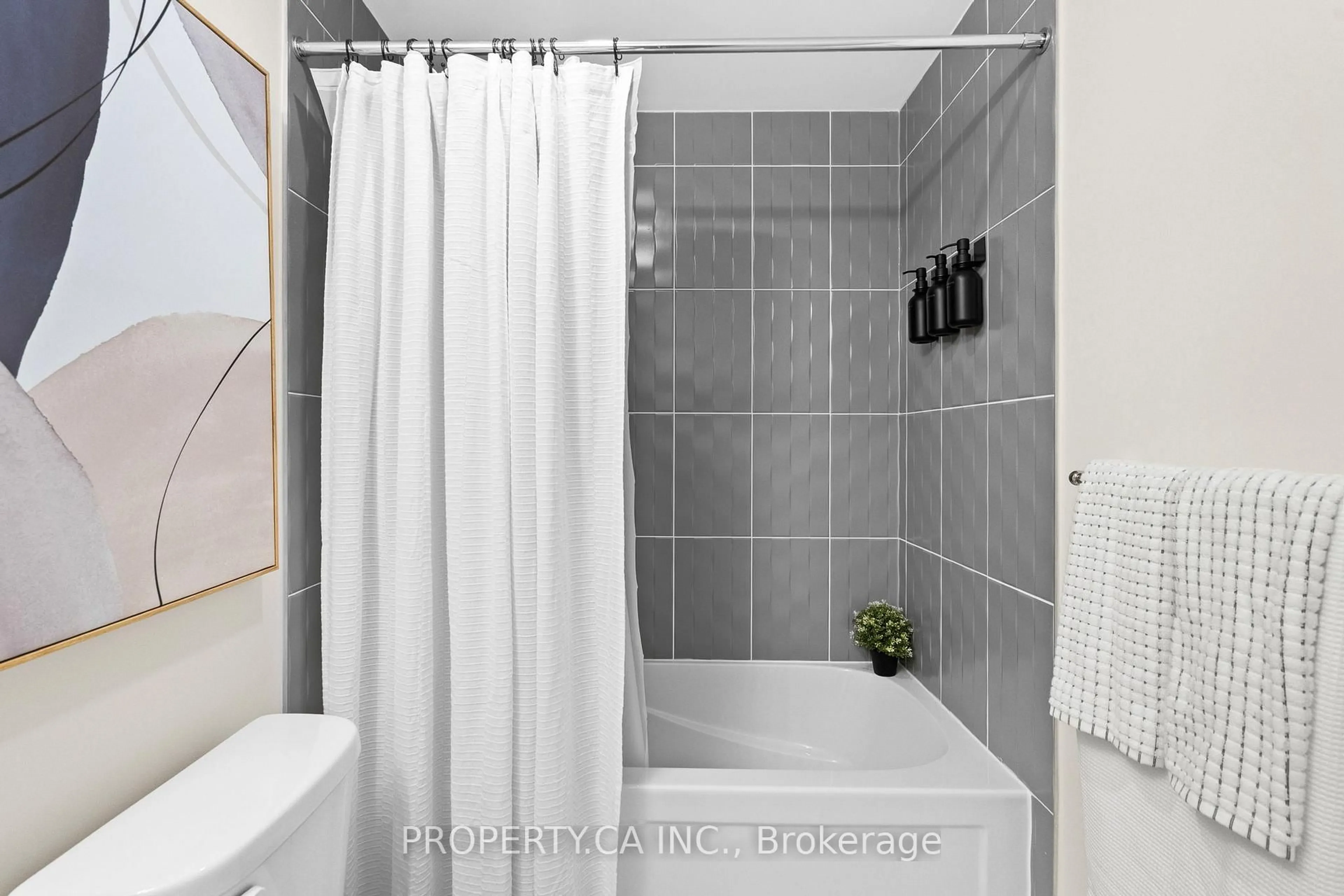 Standard bathroom, ceramic/tile floor for 58 Elizabeth St #2207, Richmond Hill Ontario L4C 5W2