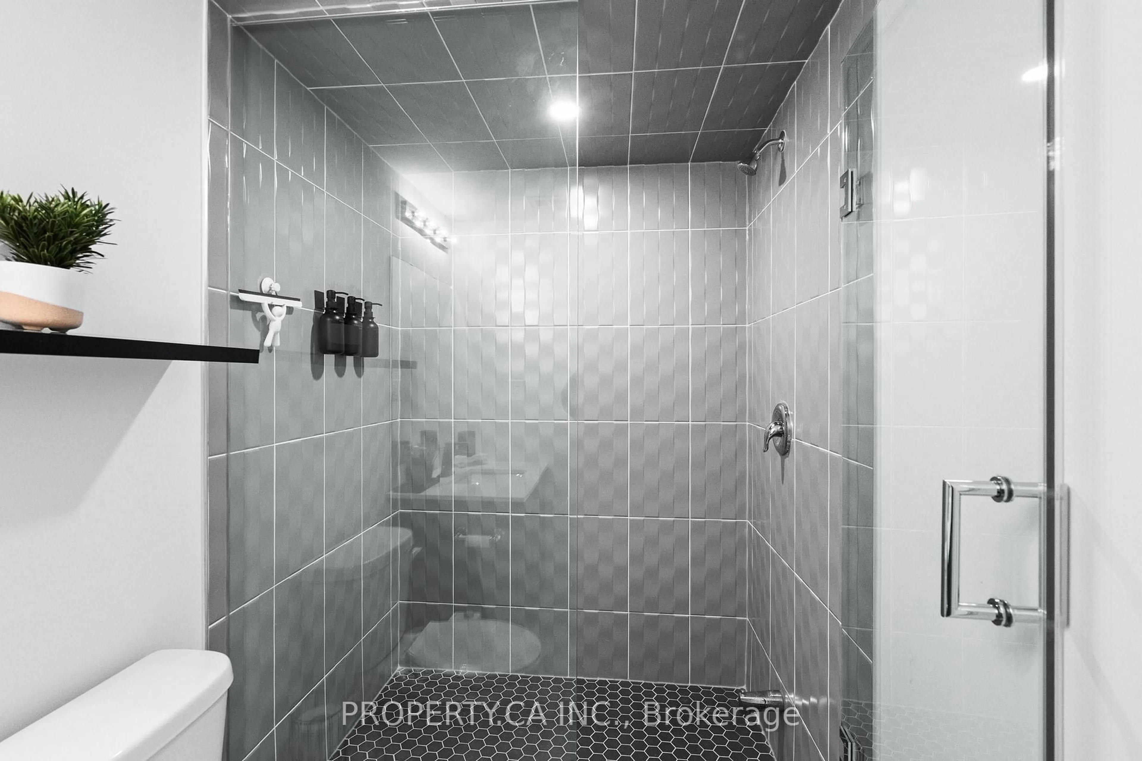 Standard bathroom, ceramic/tile floor for 58 Elizabeth St #2207, Richmond Hill Ontario L4C 5W2