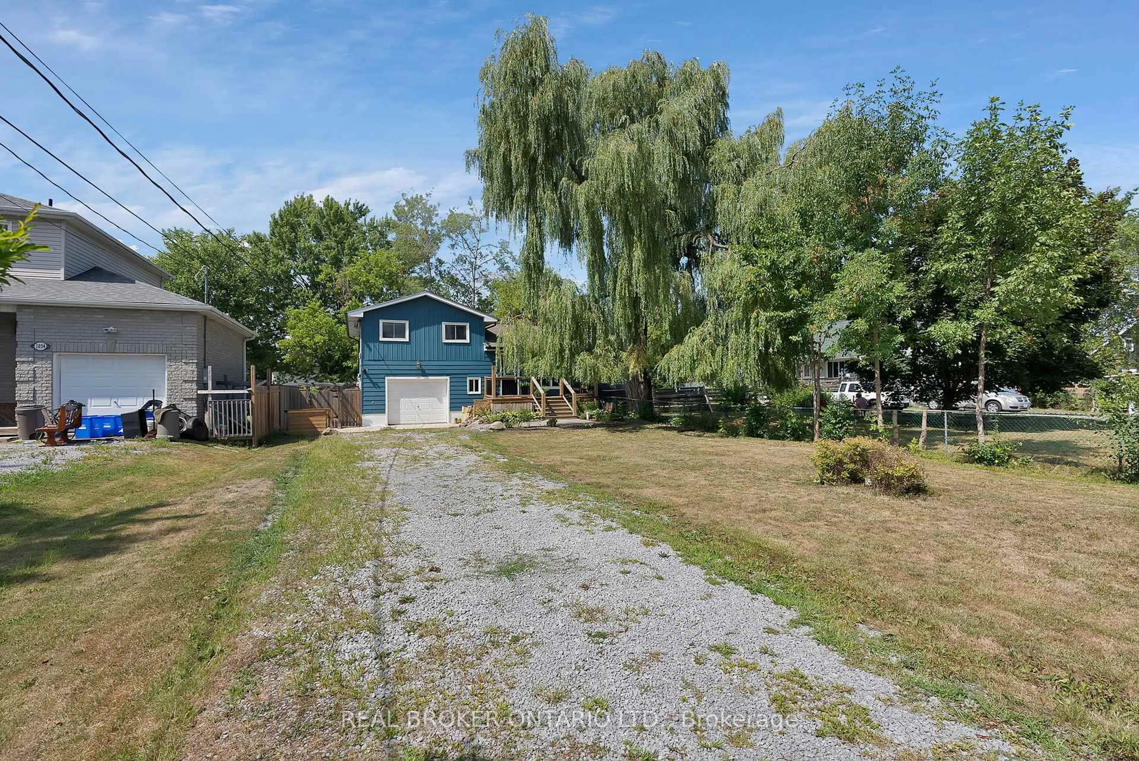 A pic from outside/outdoor area/front of a property/back of a property/a pic from drone, unknown for 1036 Metro Rd, Georgina Ontario L4P 3E9